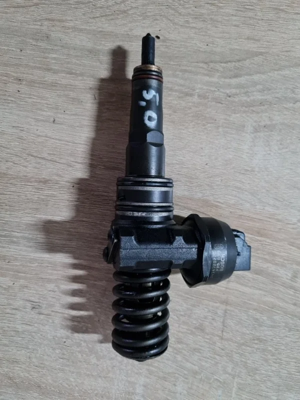 Форсунка топливная Volkswagen Touareg 2005 7L