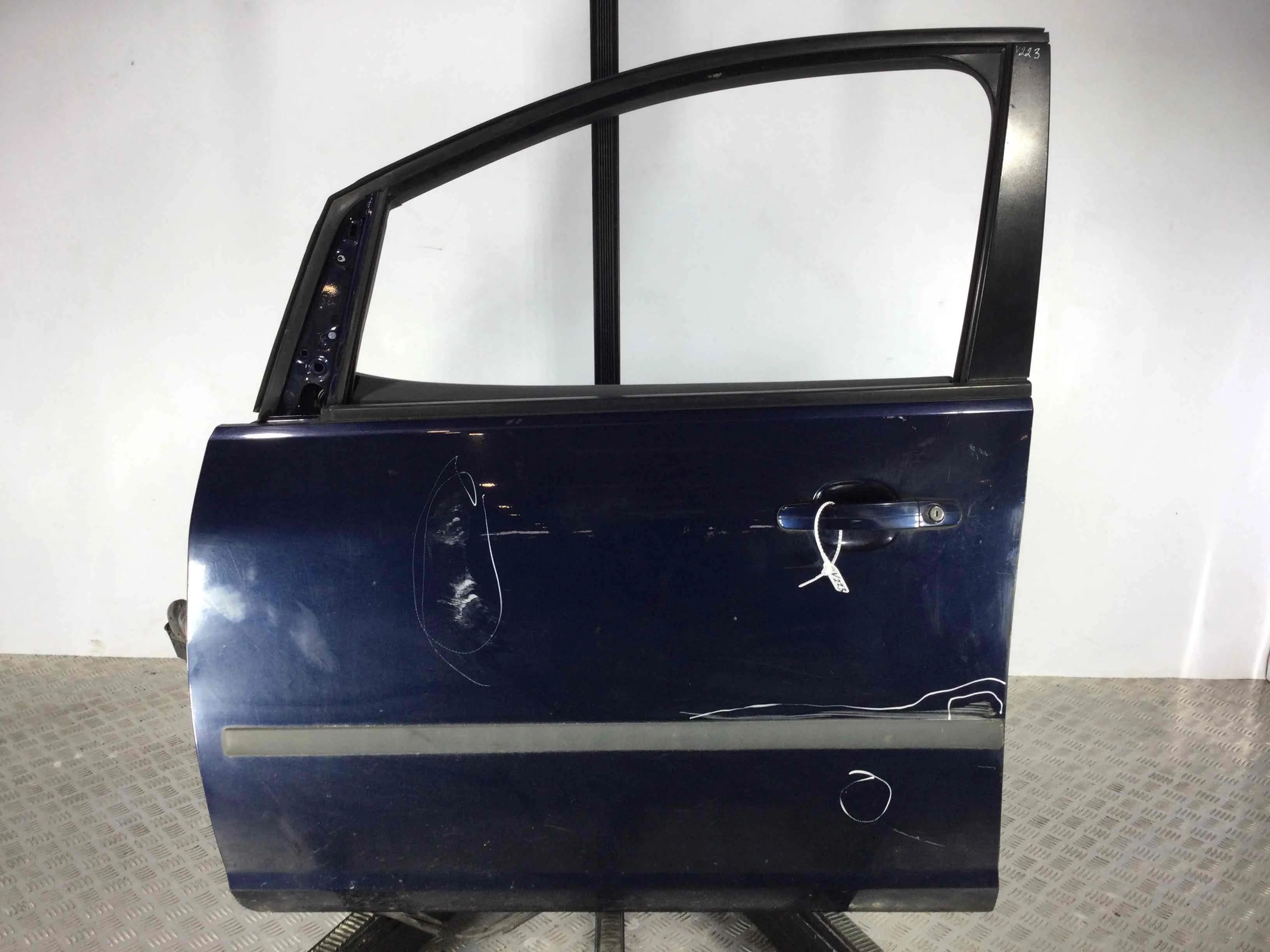 Дверь передняя левая Ford C-MAX 1 поколение (2003-2007) бензин 1.8 i Механика Минивэн