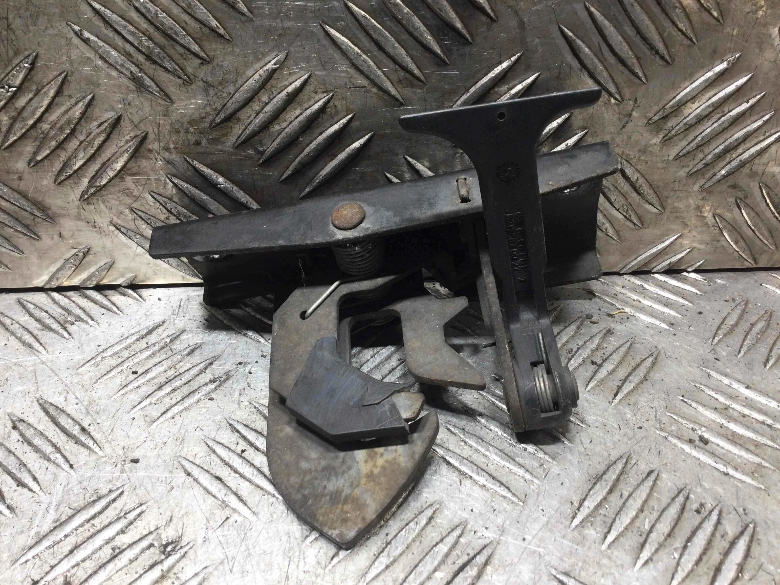 Замок капота Mercedes E-klasse E-klasse (W211) 2002 - 2009 дизель 2.7 CDI Автомат Седан