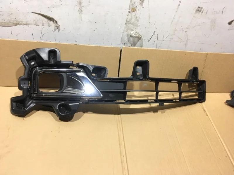 Накладка переднего бампера TOYOTA Land Cruiser 2018 5310360020 URJ202 4.5 1VD-FTV, правая