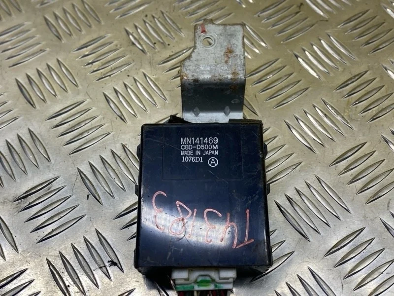 Блок управления стеклоподъемниками Mitsubishi L200 (2006-2015) 2006 MN141469 2.5 D 4D56
