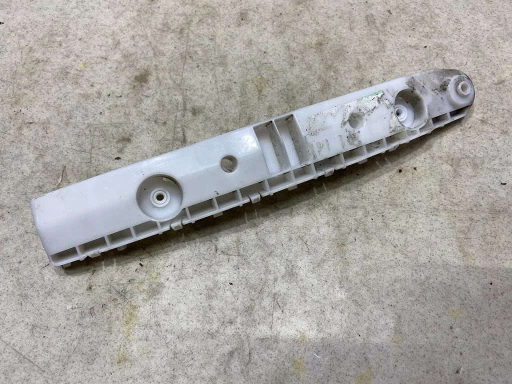 Кронштейн задний L Nissan Juke F15 Ниссан Жук Ф15