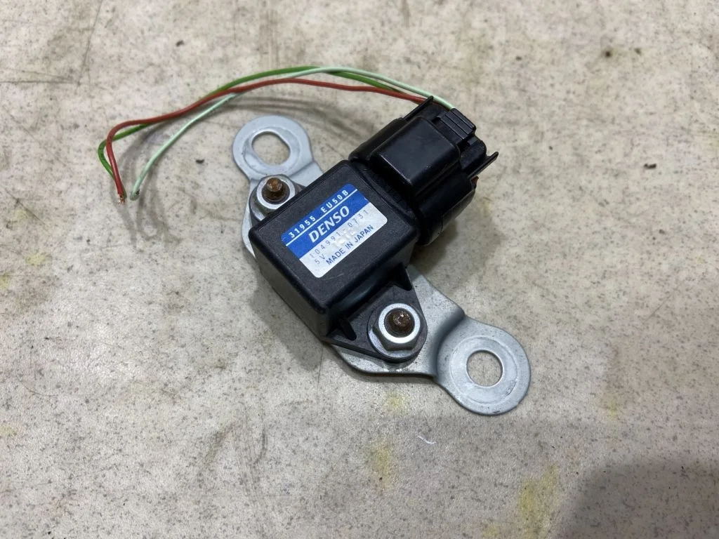 Датчик ускорения Nissan Juke F15  31955EU50B