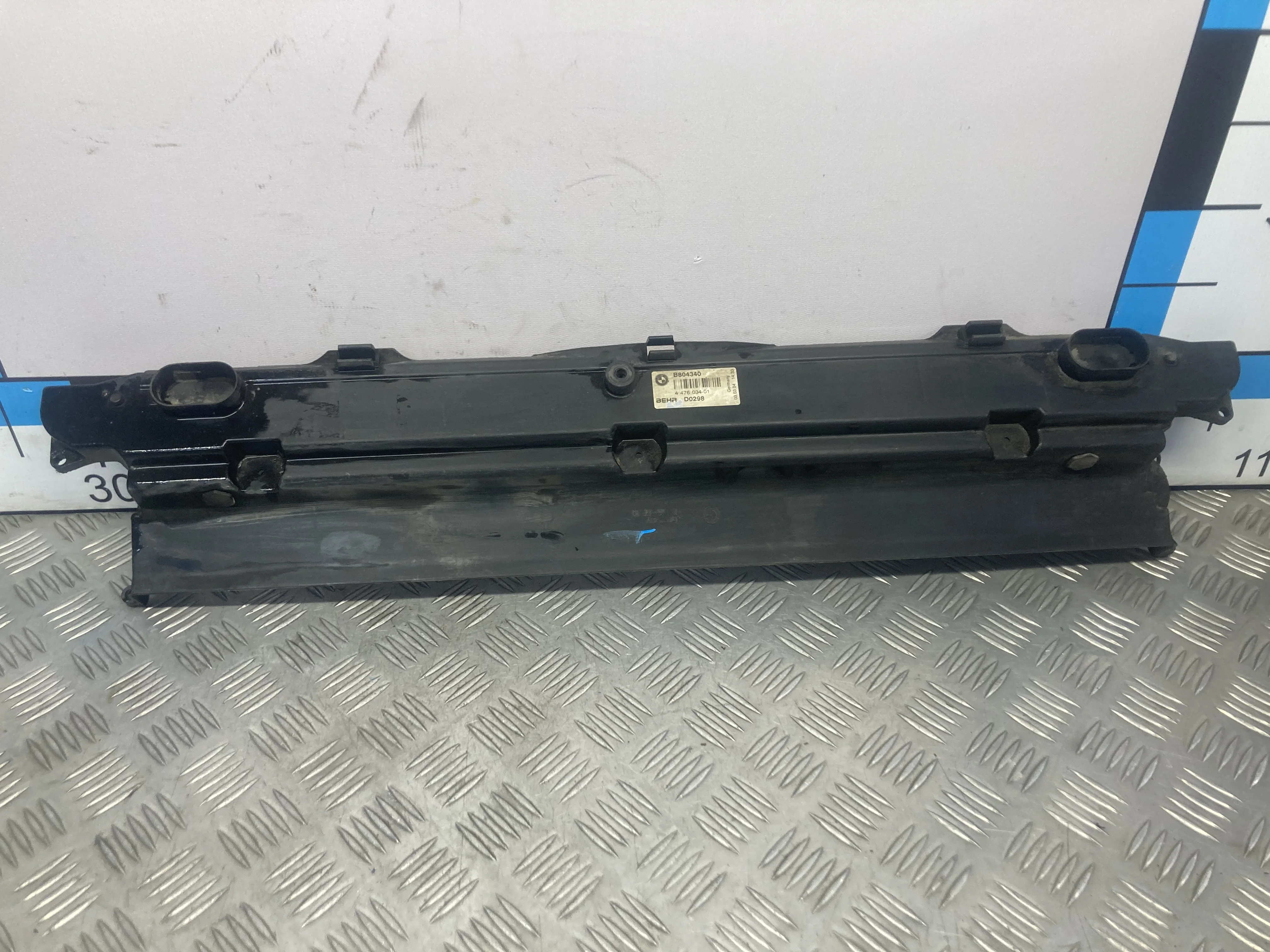 [Б/У] Воздуховод радиатора верхний BMW E60 E61 E63 E64 [Код: 00355736 ]