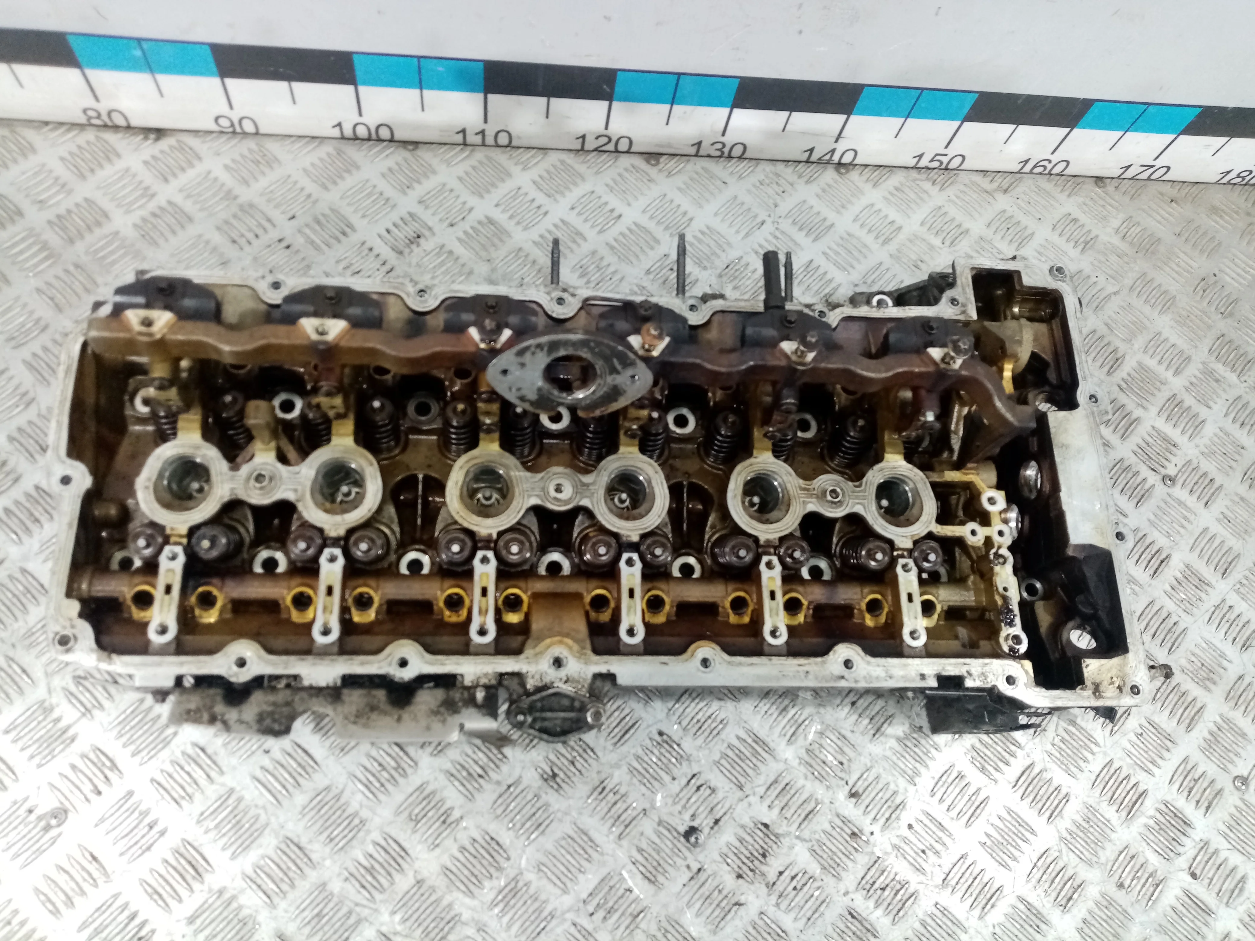 [Б/У] Головка блока цилиндров BMW mot.N52 / 3.0 - без бугелей , задир на 1 шейке,загнут угол на посадочном вала [Незначительные дефекты] [Код: 00362013 ]