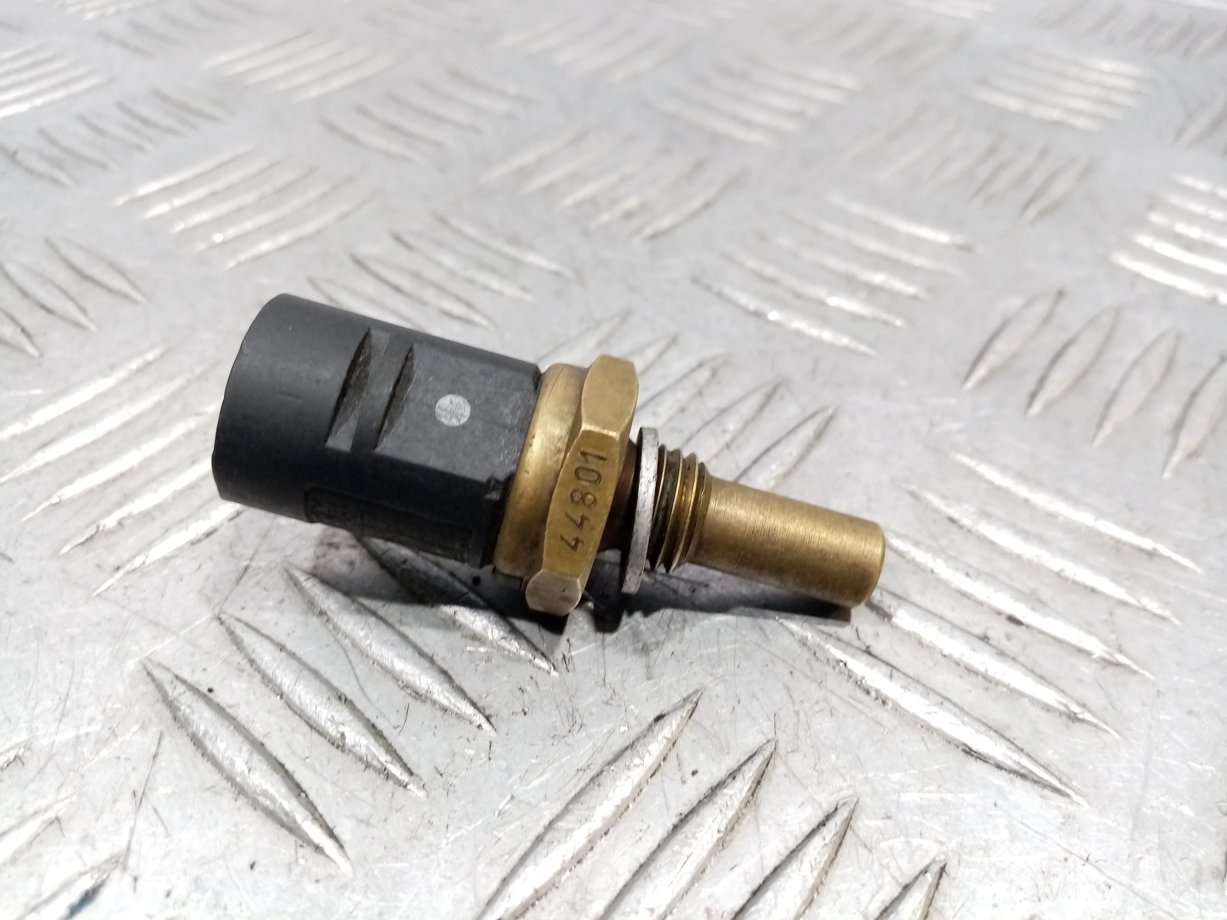 [Б/У] Датчик температуры охлаждающей жидкости BMW - (Состояние: нет защелок) [Код: 00411774 ]