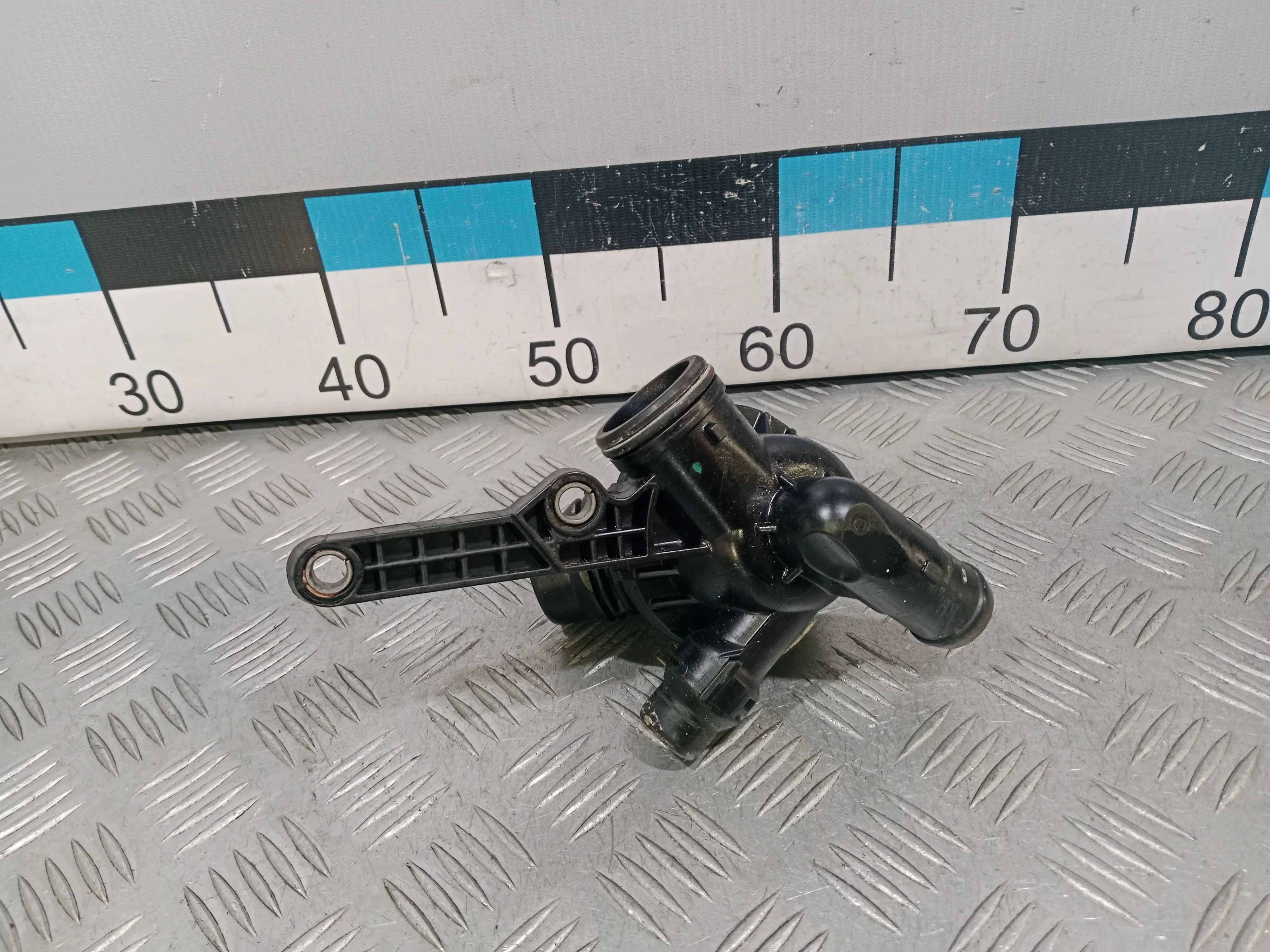 [Б/У] Корпус термостата с термостатом [Код: 00475824 ]