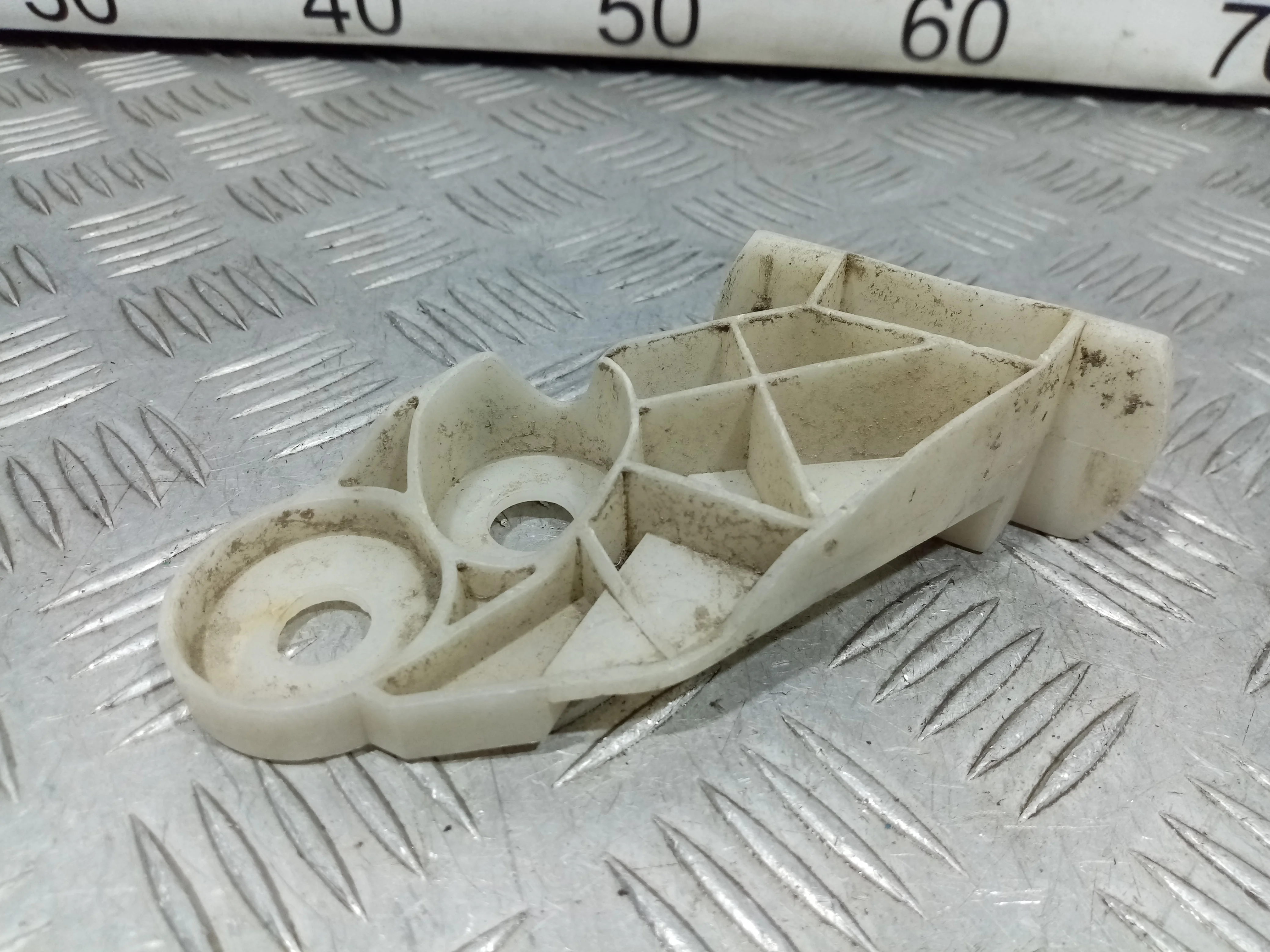 [Б/У] Кронштейн переднего бампера левый E46 [Код: 00388001 ]