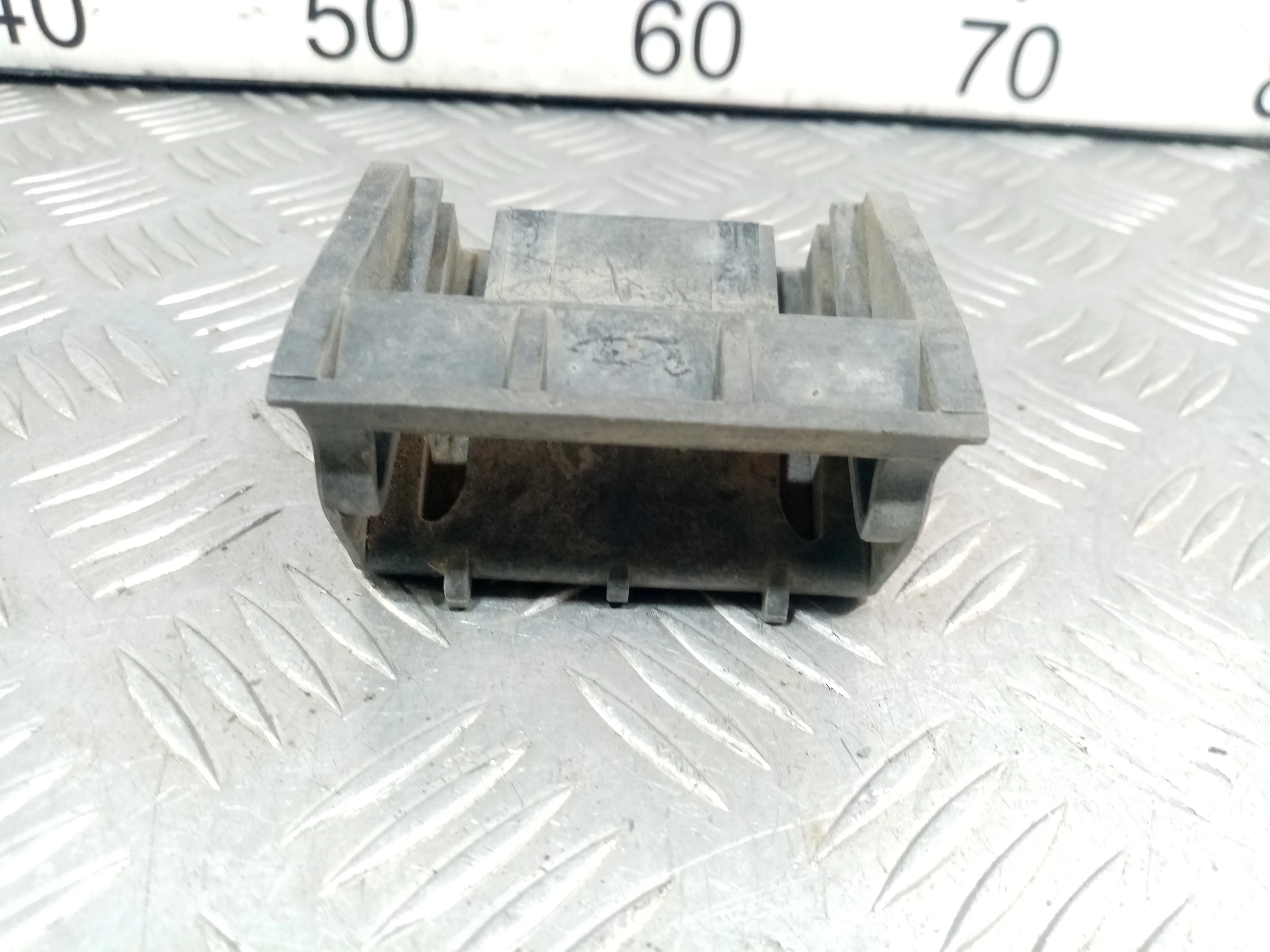 [Б/У] Кронштейн радиатора [Код: 00383638 ]