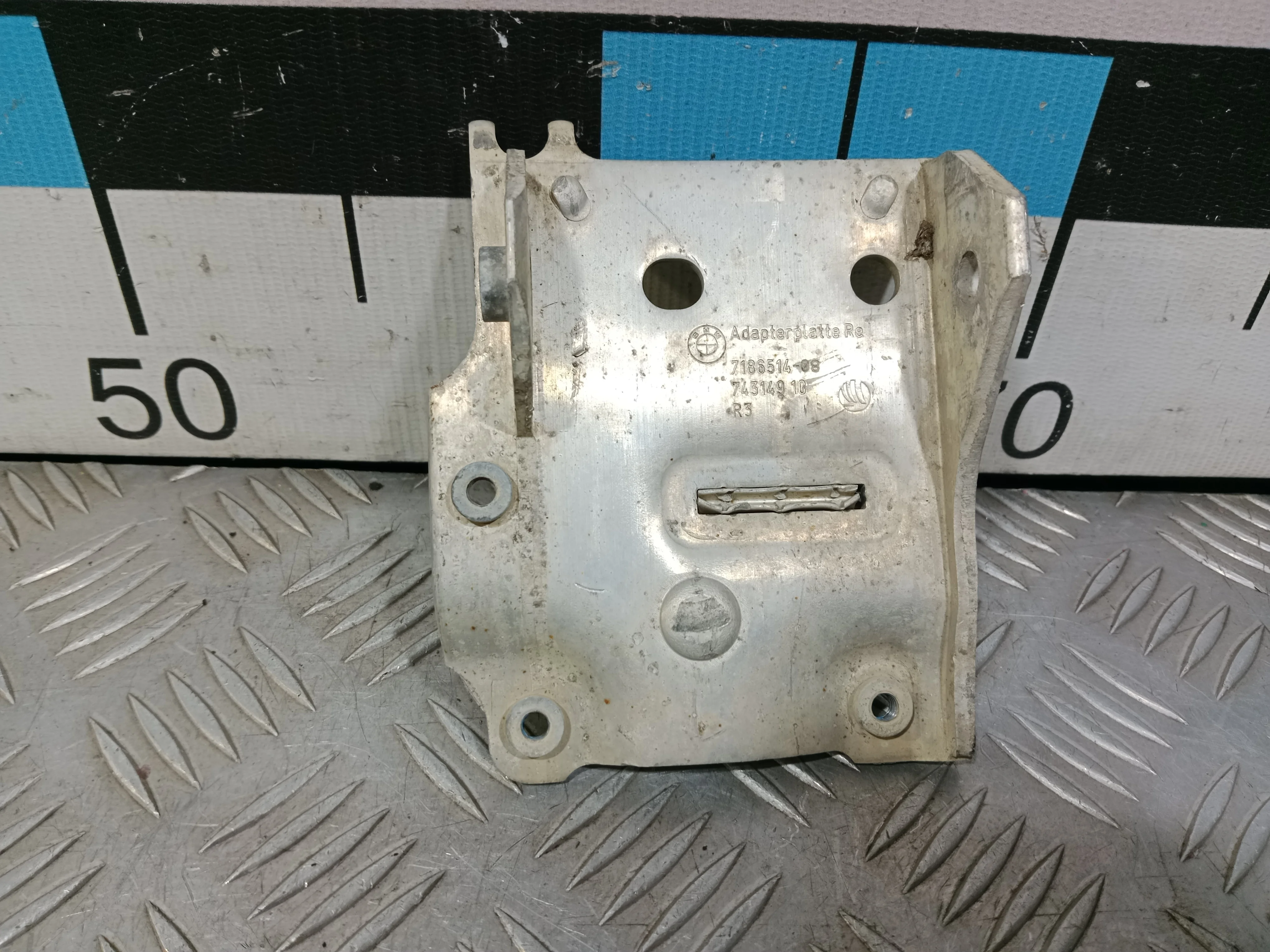 [Б/У] Кронштейн радиатора правый BMW [Код: 00391775 ]