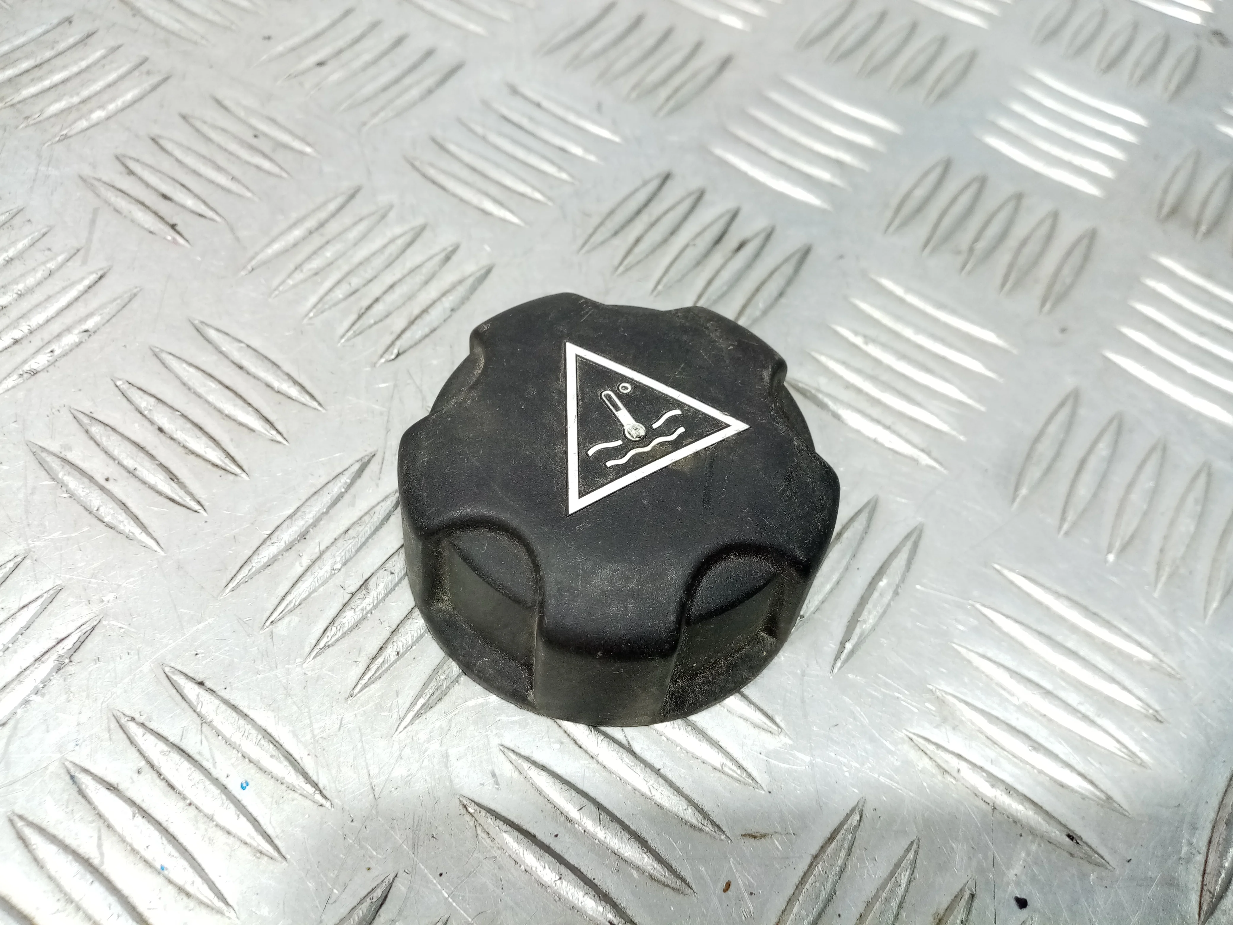 [Б/У] Крышка расширительного бачка BMW Peugeot [Код: 00399927 ]