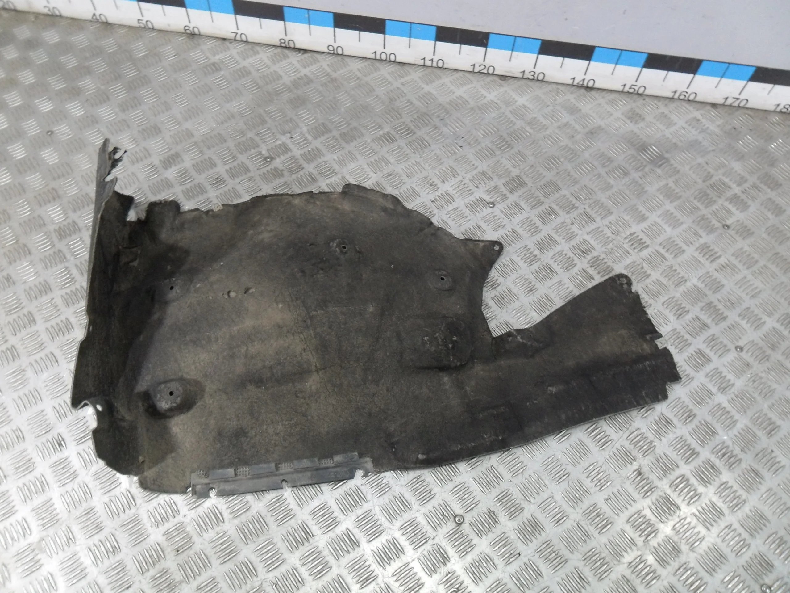 [Б/У] Локер передний правый задняя часть - Дефект 1 крепления [Незначительные дефекты] [Код: 00360054 ]