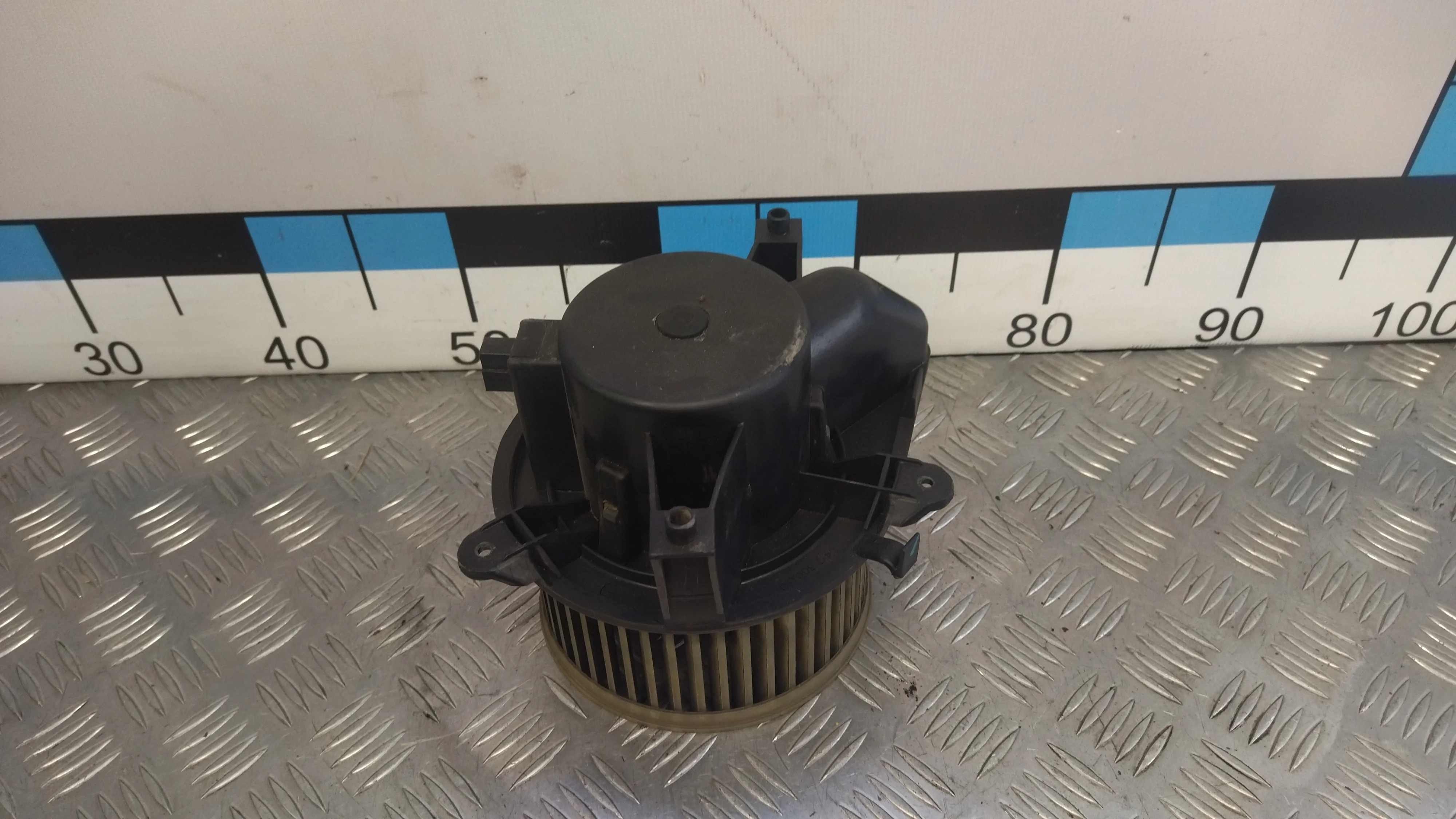 [Б/У] Моторчик отопителя [Код: 00356788 ]