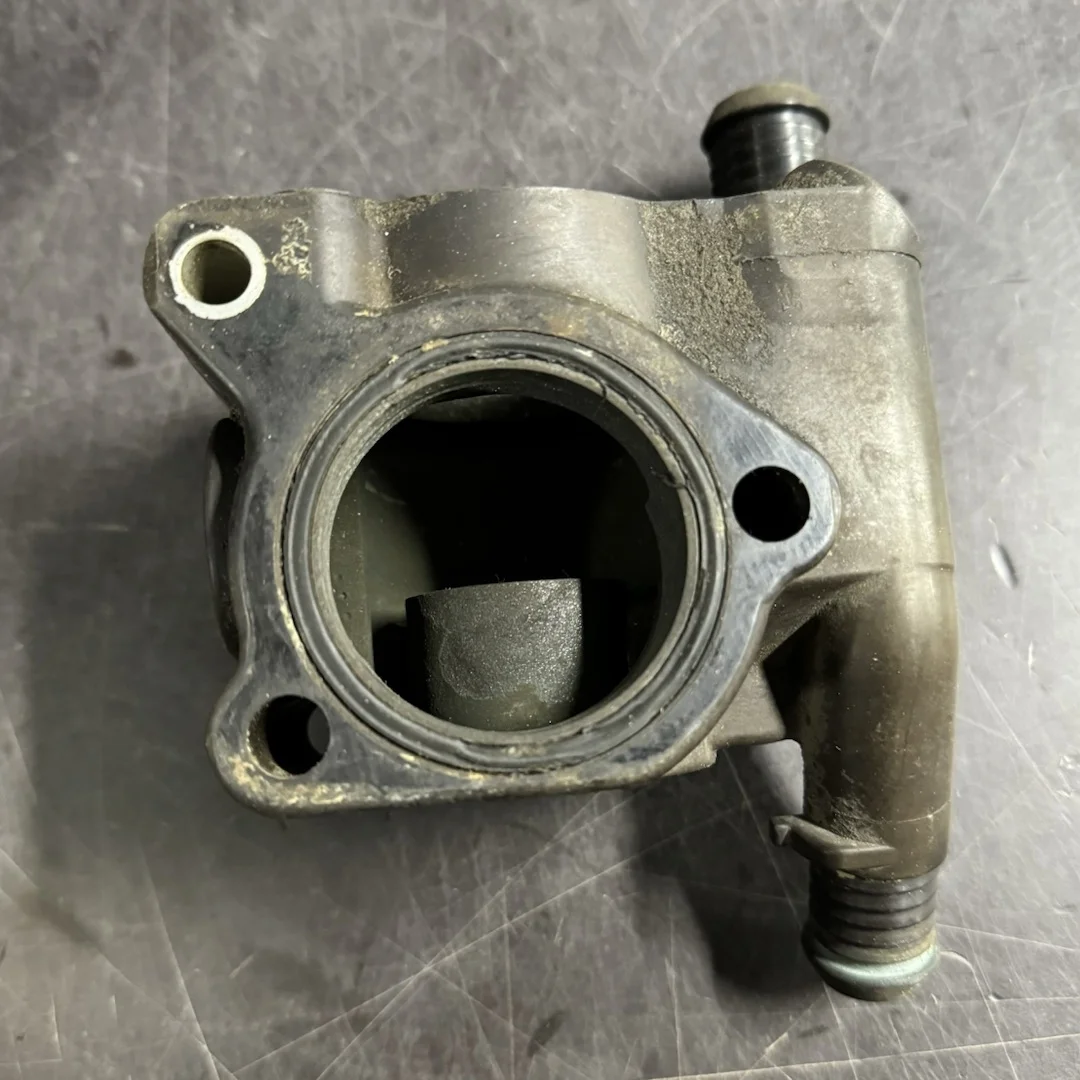 [Б/У] Корпус термостата Ford [Код: 00325544 ]