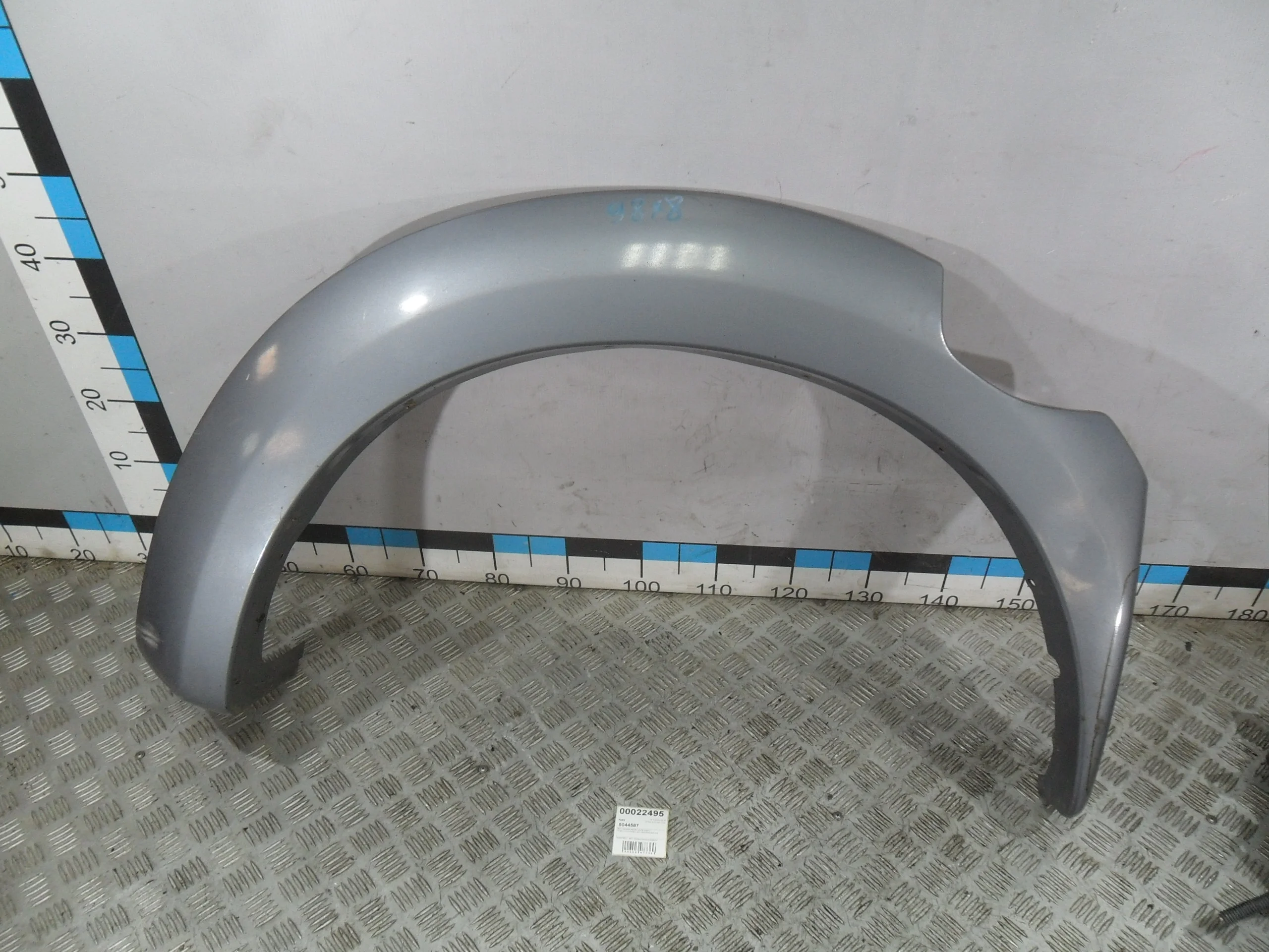 [Б/У] Накладка заднего крыла правого - Потертости,отломано одно крепление,вмятина [Незначительные дефекты] [Код: 00363550 ]