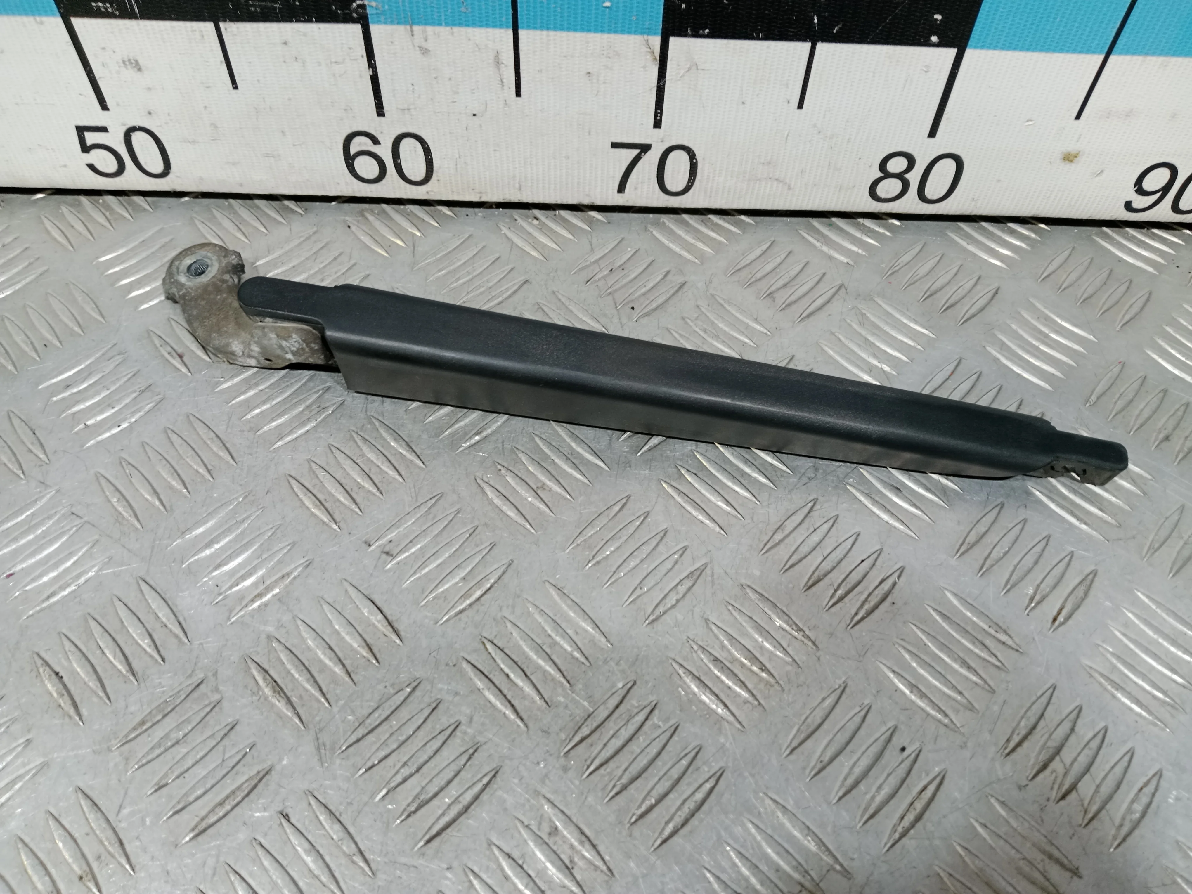 [Б/У] Поводок заднего стеклоочистителя [Код: 00398746 ]