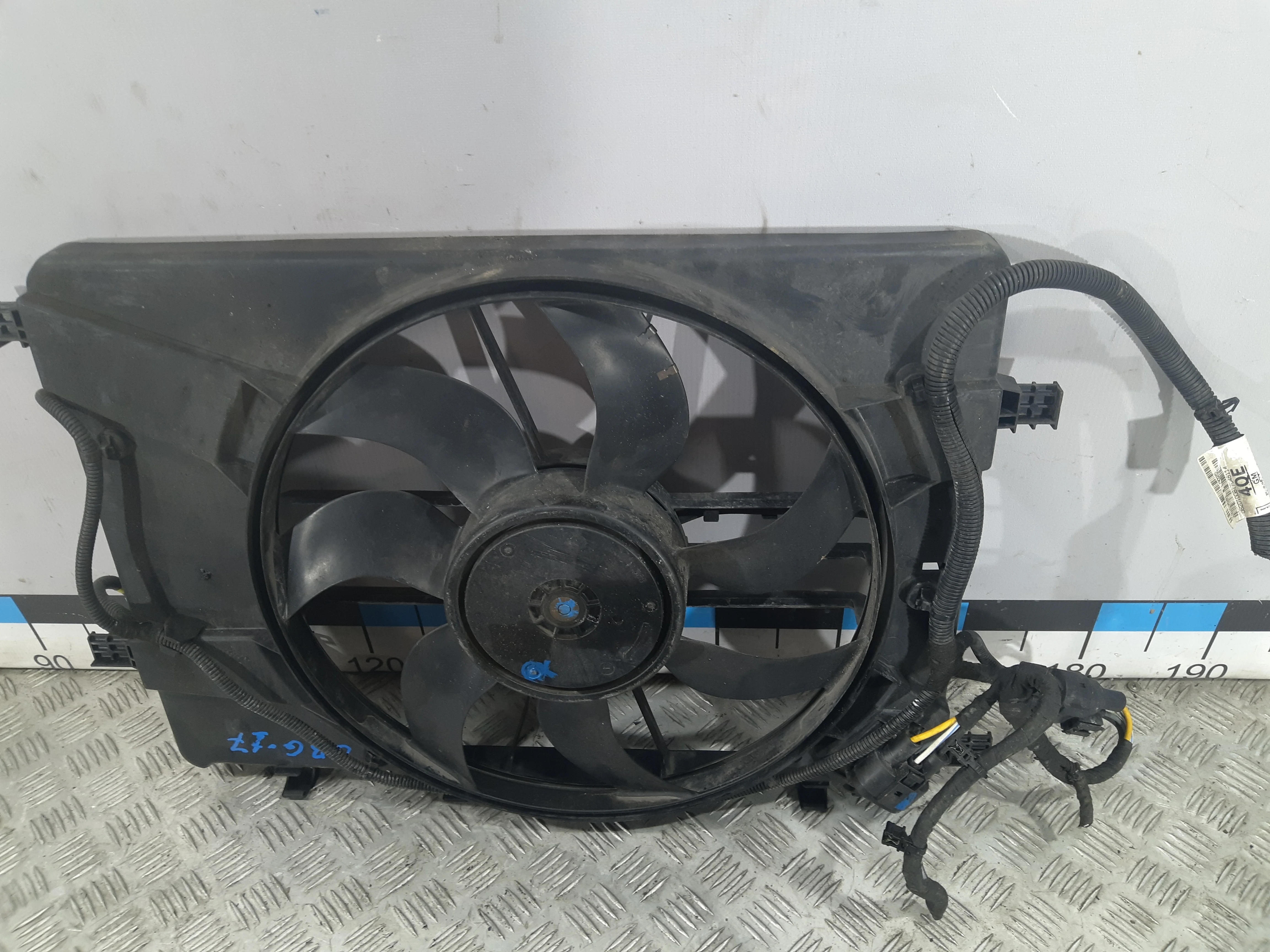 [Б/У] Диффузор вентилятора Opel Astra J, Zafira - в сборе + вентилятор 13368576 [Код: 00332740 ]