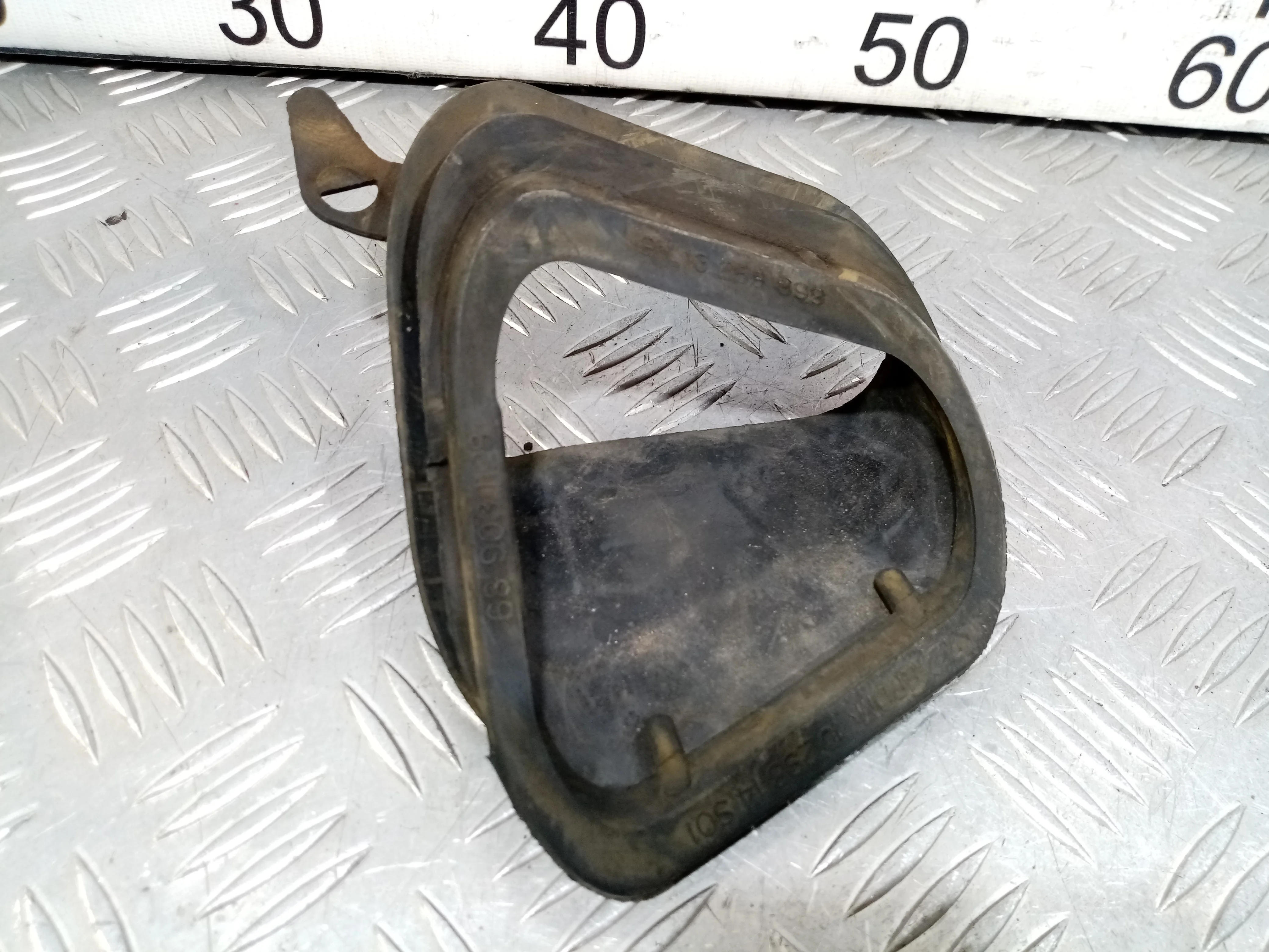 [Б/У] Фланец воздушного фильтра [Код: 00385406 ]