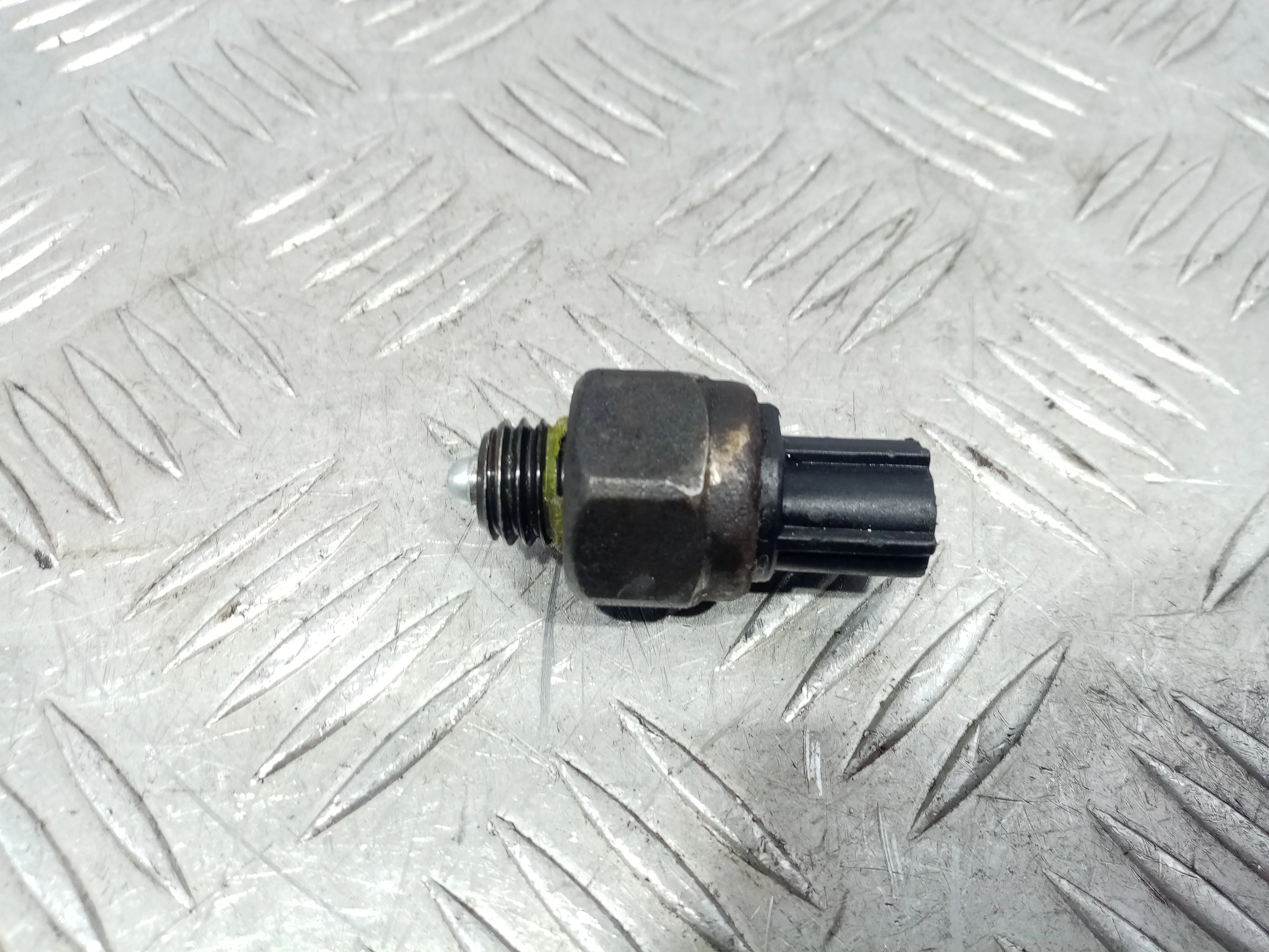 [Б/У] Датчик включения заднего хода [Код: 00424934 ]