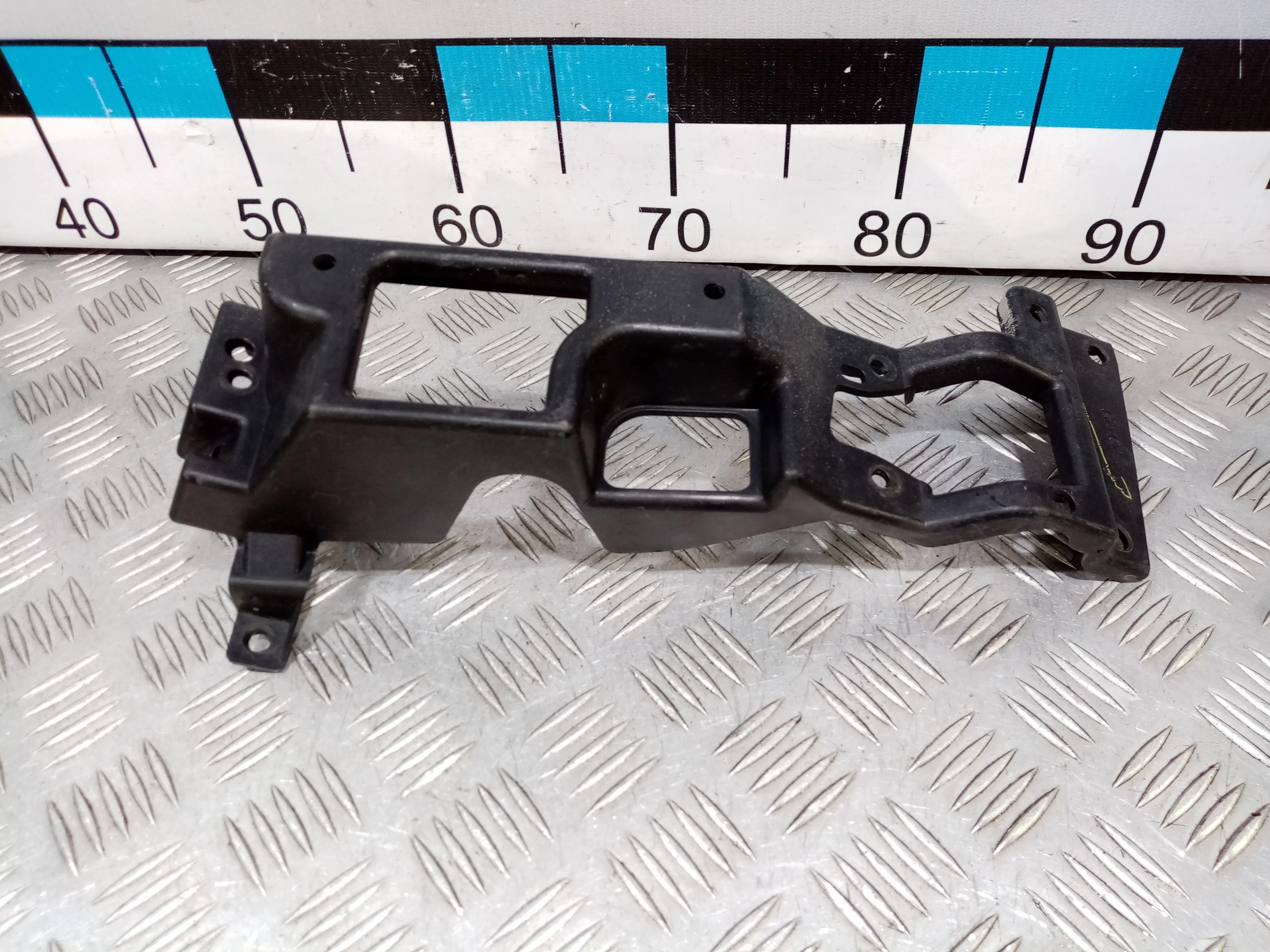 [Б/У] Кронштейн фары противотуманной правой [Код: 00450621 ]