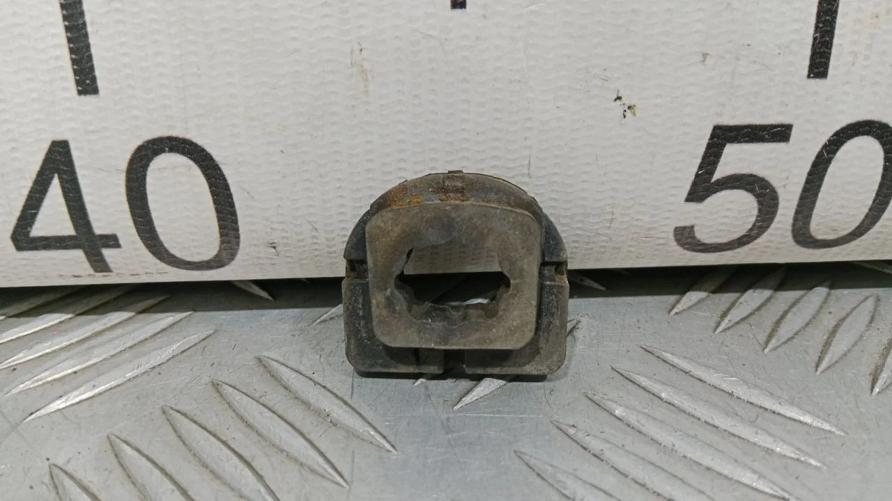 [Б/У] Подушка радиатора верхняя Mazda [Код: 00397732 ]