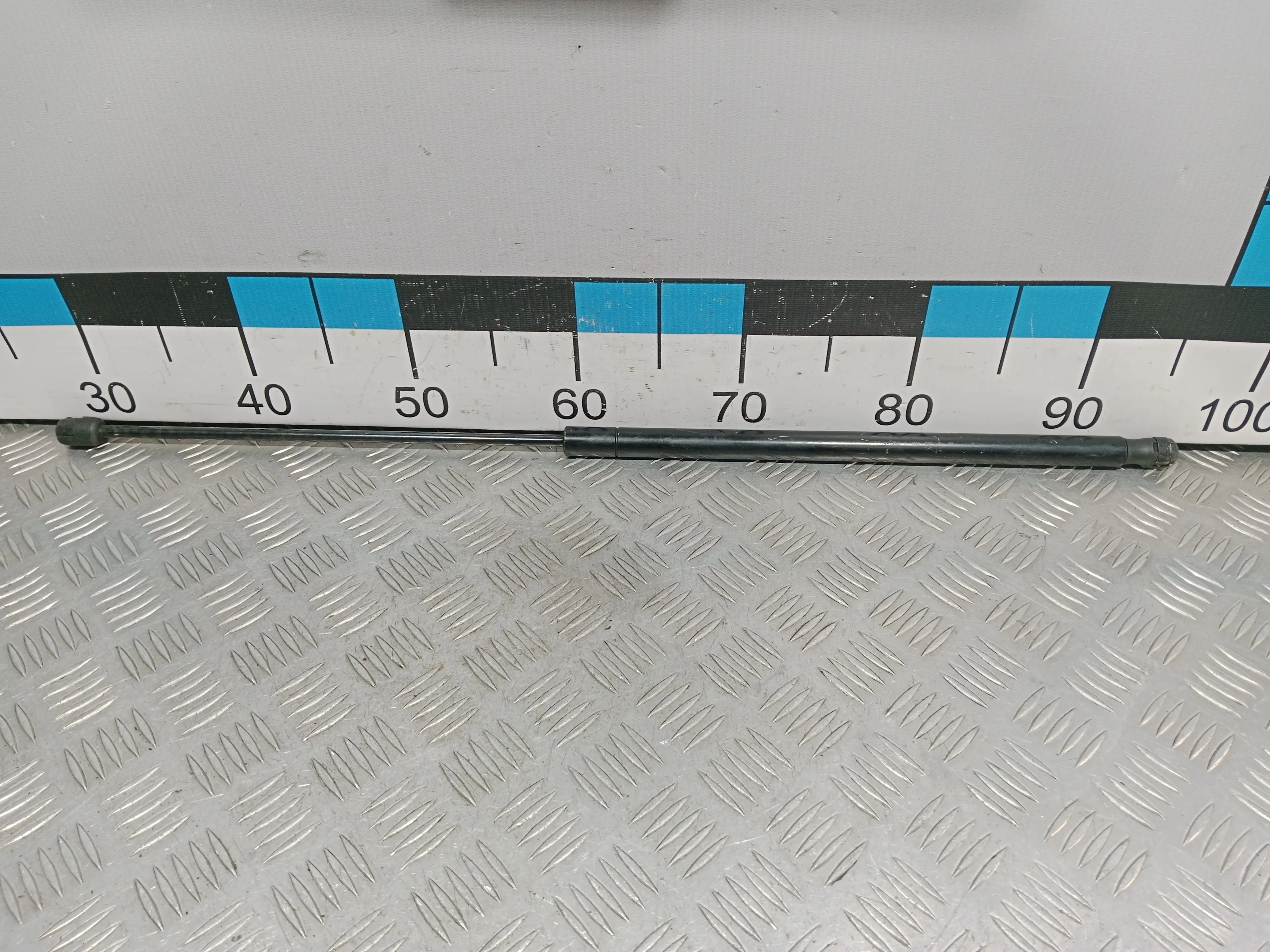 [Б/У] Амортизатор капота Mercedes Benz [Код: 00481768 ]