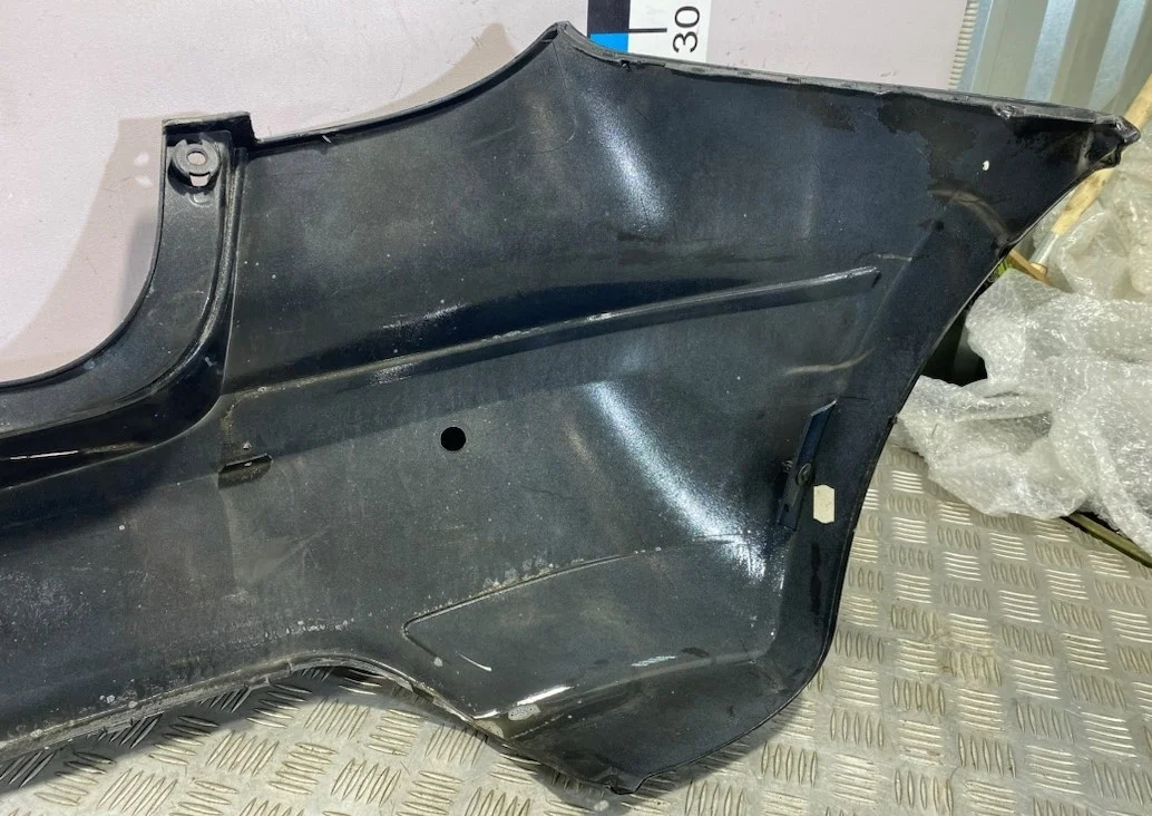 [Б/У] Бампер задний MB A-Class W169 2004-2012 - надрыв возле багажника ,замят угол, без парктрон [Под ремонт] [Код: 00303378 ]