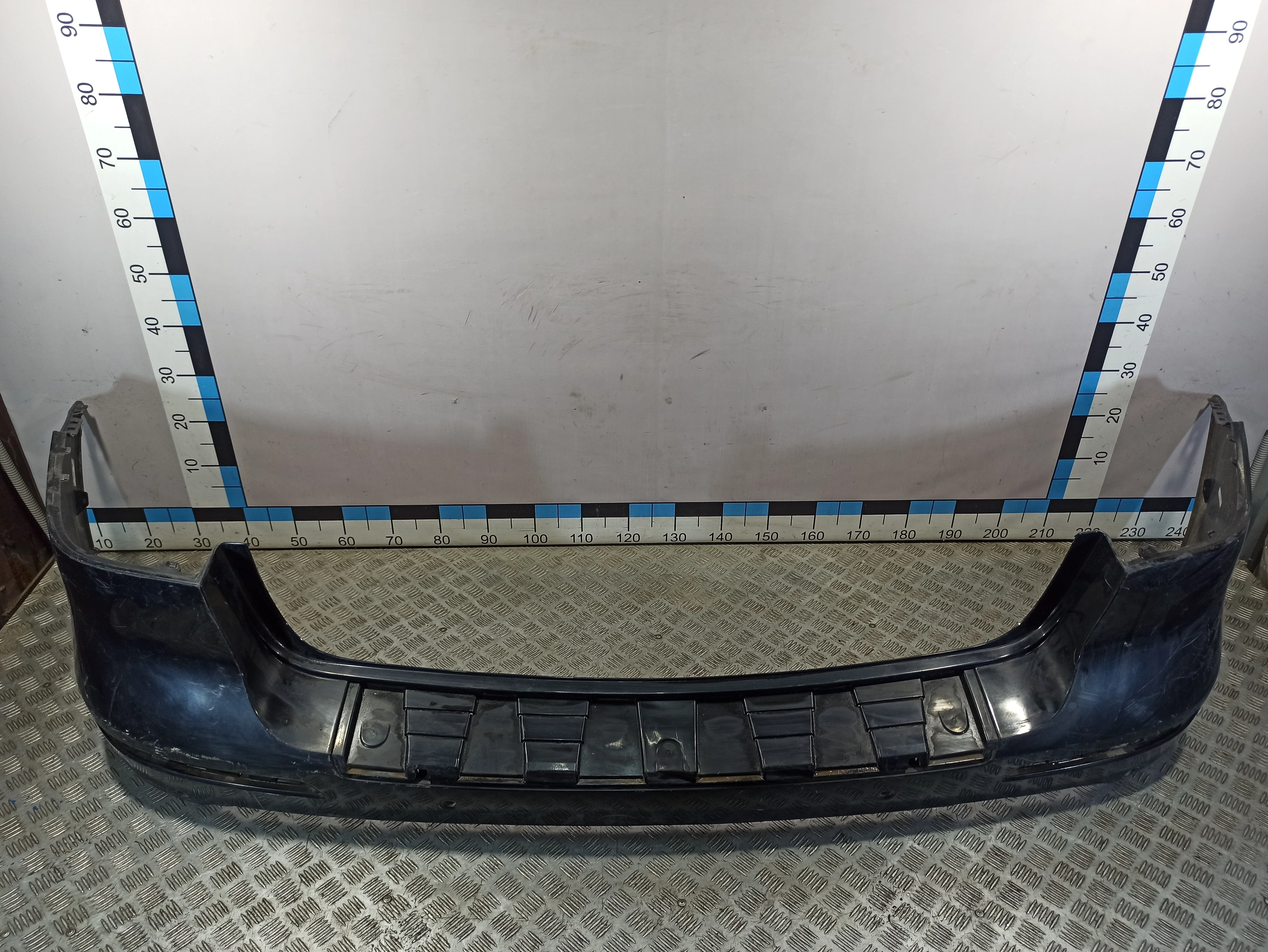 [Б/У] Бампер задний под парктроники MB W166 - надрыв пластика справа 2см [Незначительные дефекты] [Код: 00401869 ]
