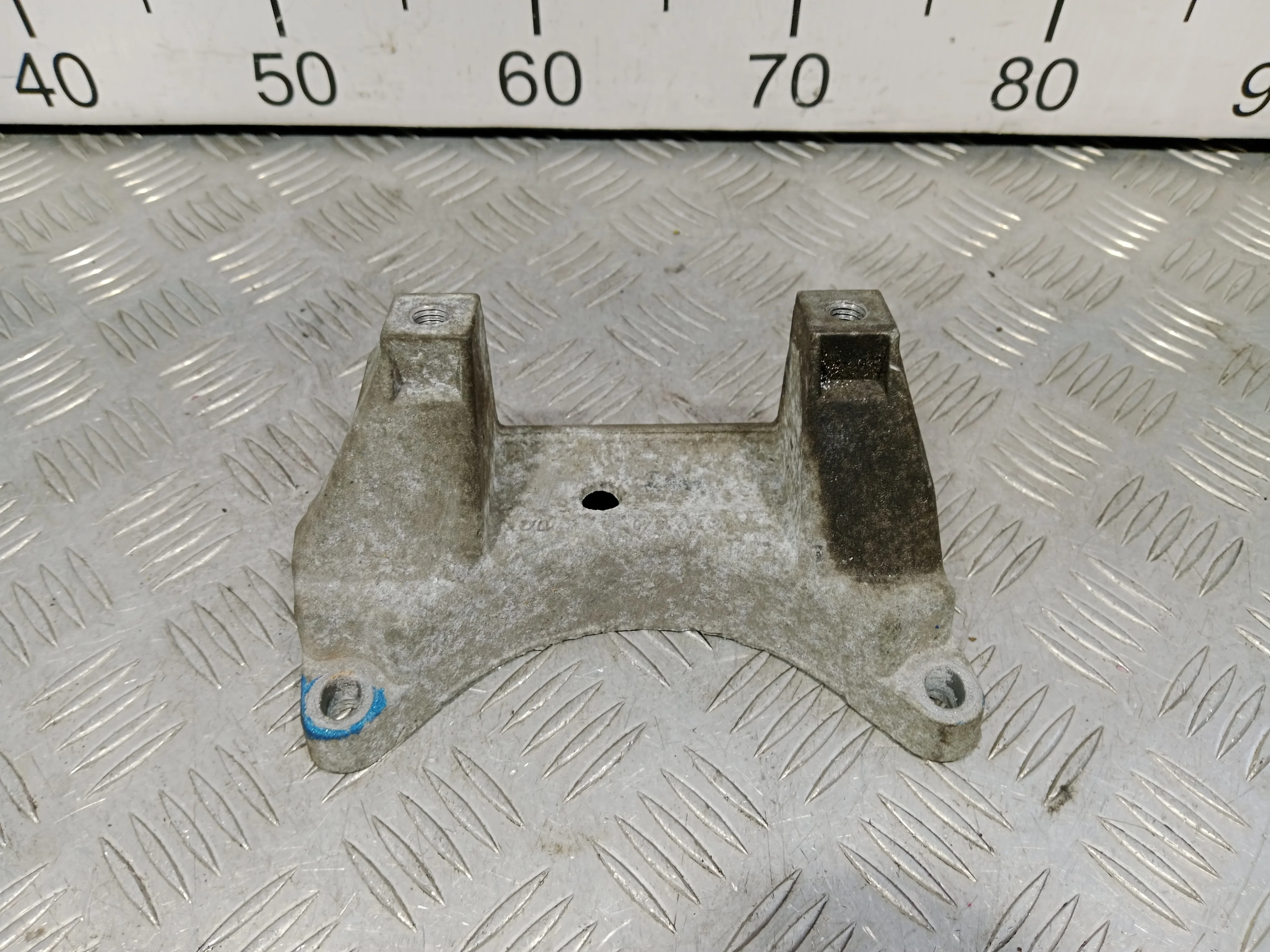 [Б/У] Кронштейн КПП задний [Код: 00439606 ]