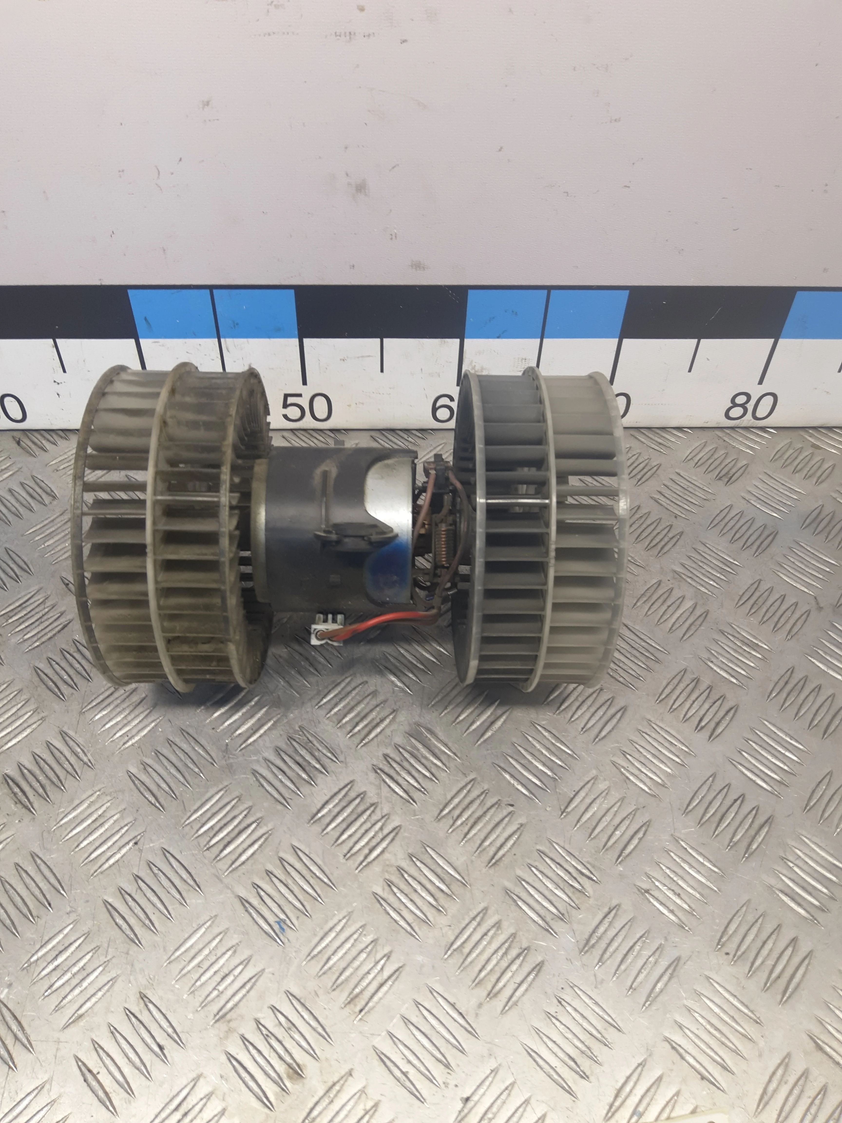 [Б/У] Моторчик отопителя - Одна крыльчатка под замену [Незначительные дефекты] [Код: 00294761 ]