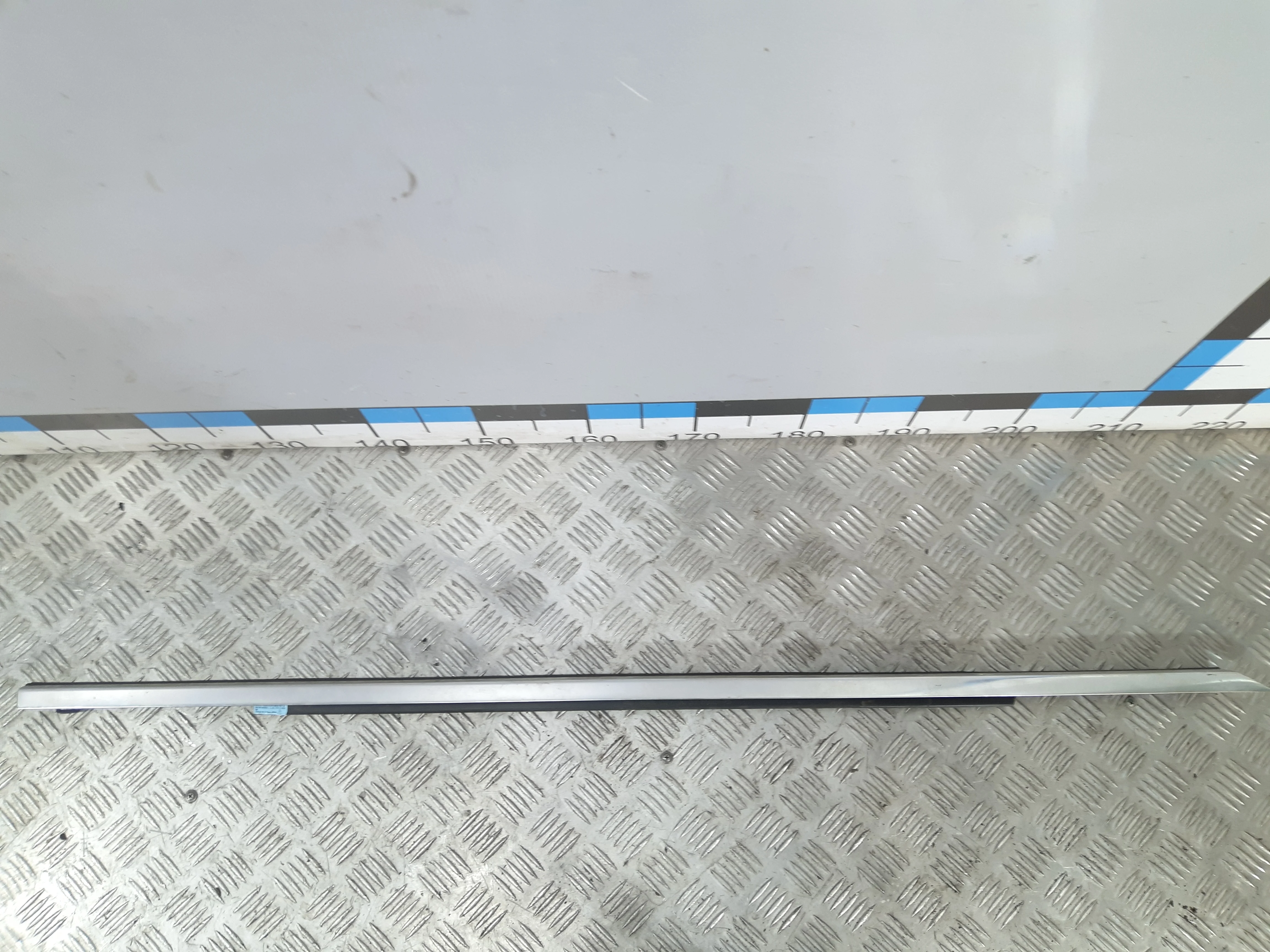 [Б/У] Накладка стекла переднего правого хром Mercedes Benz W218 CLS 2011> [Код: 00344243 ]