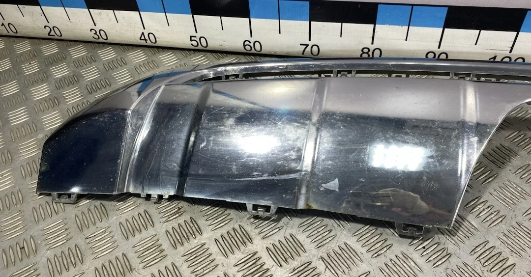 [Б/У] Юбка задняя MB W166 (ML/GLE) 2011-2018 - трещина пластика в месте установки крышки буксирной проушины / AMG / под фаркоп [Незначительные дефекты] [Код: 00400085 ]