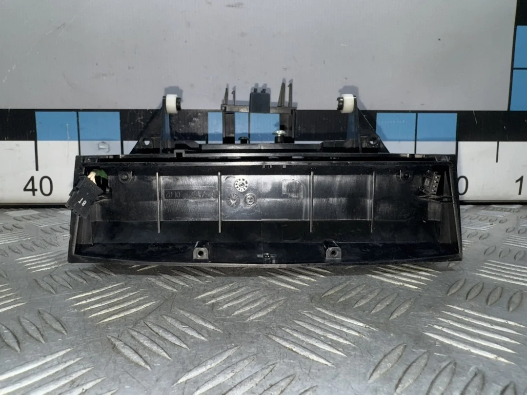 [Б/У] Ящик передней консоли Mercedes W211 [Код: 00471919 ]