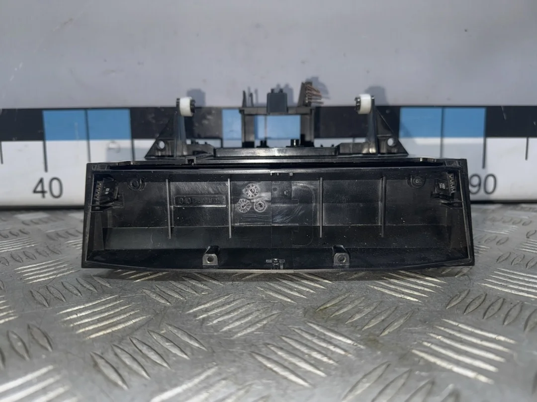 [Б/У] Ящик передней консоли Mercedes W211 [Код: 00471920 ]