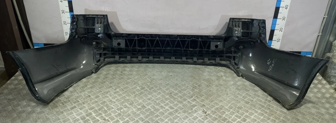 [Б/У] Бампер задний Audi A4 B7 2005-2008 - вмятина в центре, небольшой надрыв справа, под парктрон [Незначительные дефекты] [Код: 00304211 ]