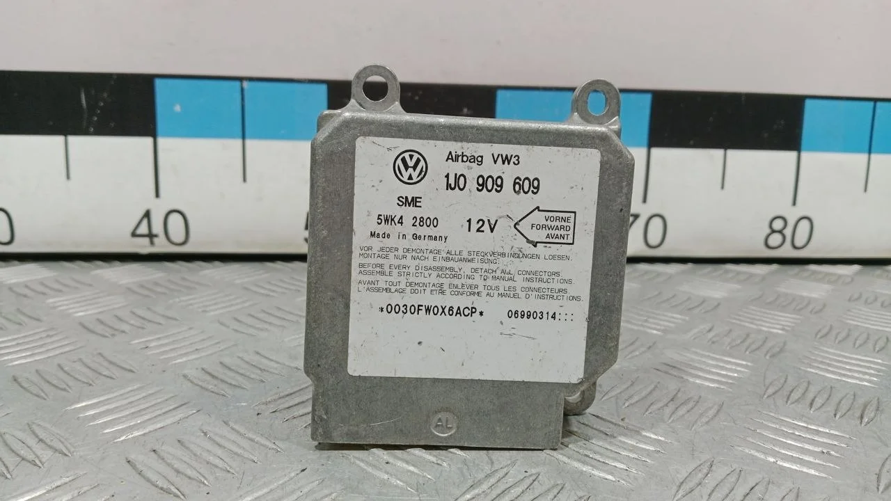 [Б/У] Блок управления AIR BAG Golf IV/Bora [Код: 00383866 ]