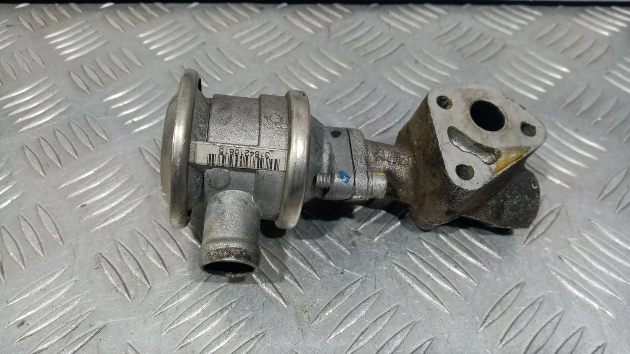 [Б/У] Клапан рециркуляции выхлопных газов A4 [Код: 00383451 ]