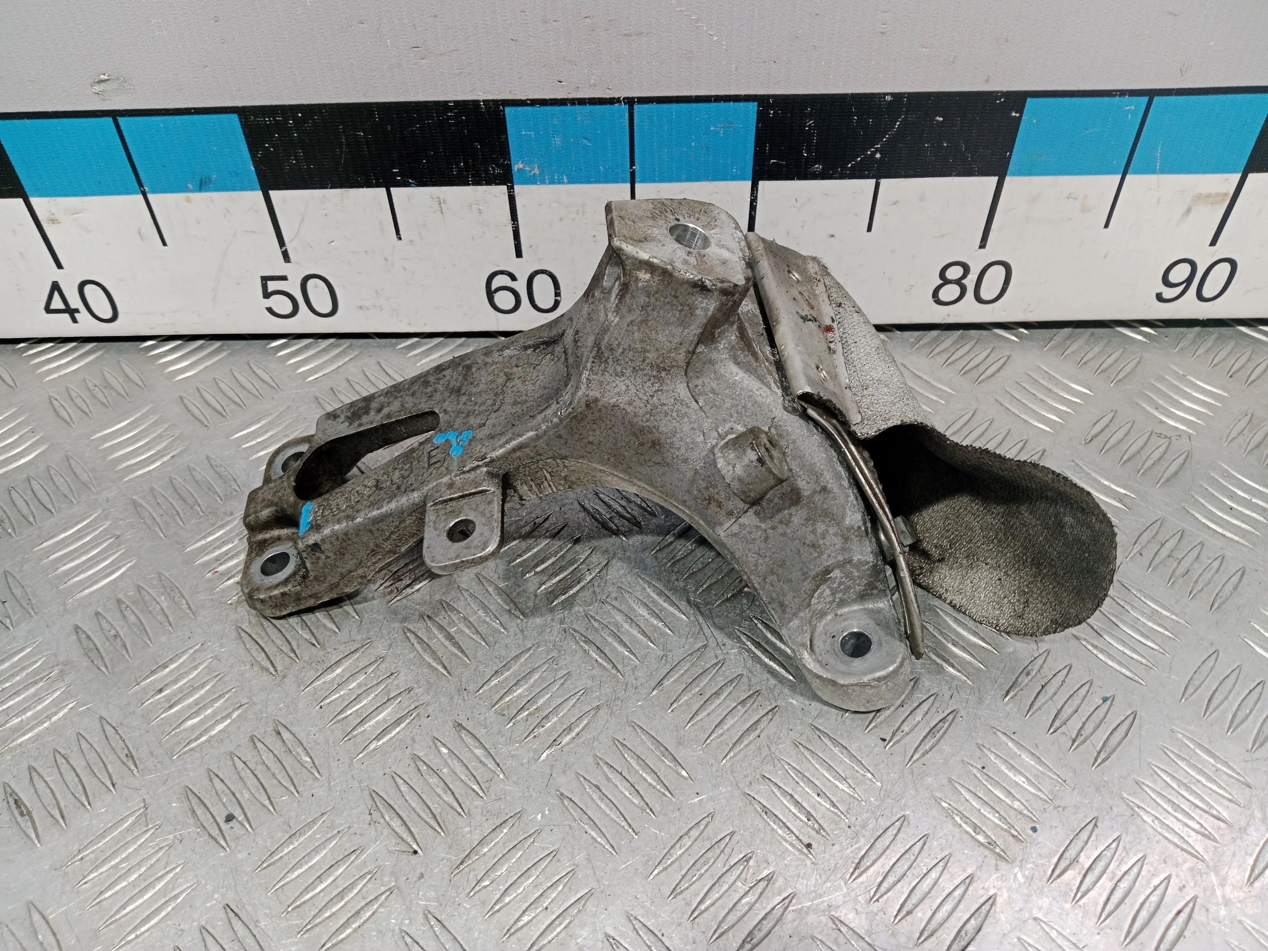 [Б/У] Кронштейн двигателя правый [Код: 00504415 ]