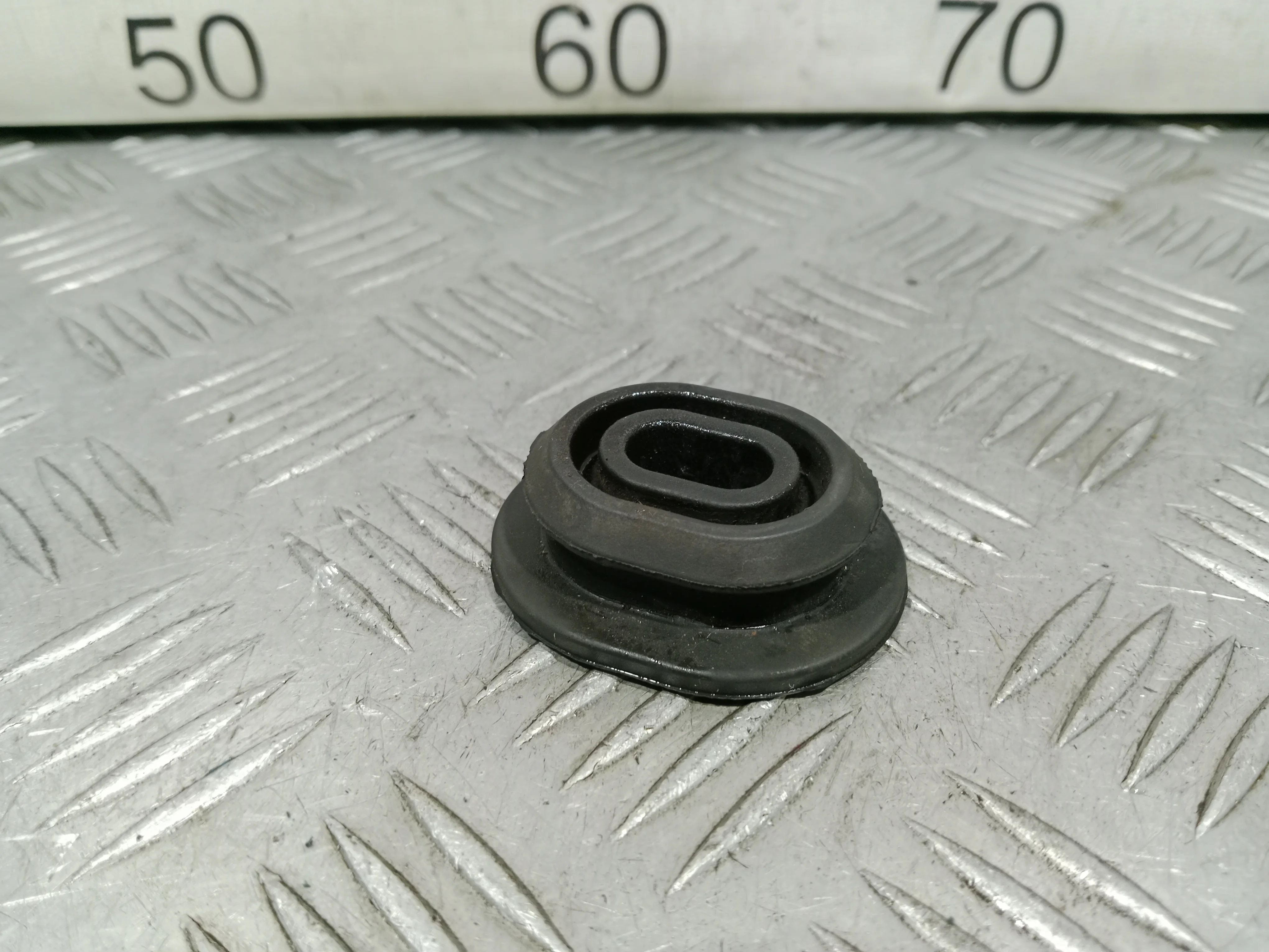 [Б/У] Кронштейн крепления радиатора нижний [Код: 00400383 ]