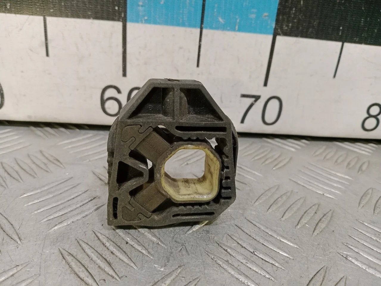 [Б/У] Кронштейн радиатора [Код: 00508170 ]