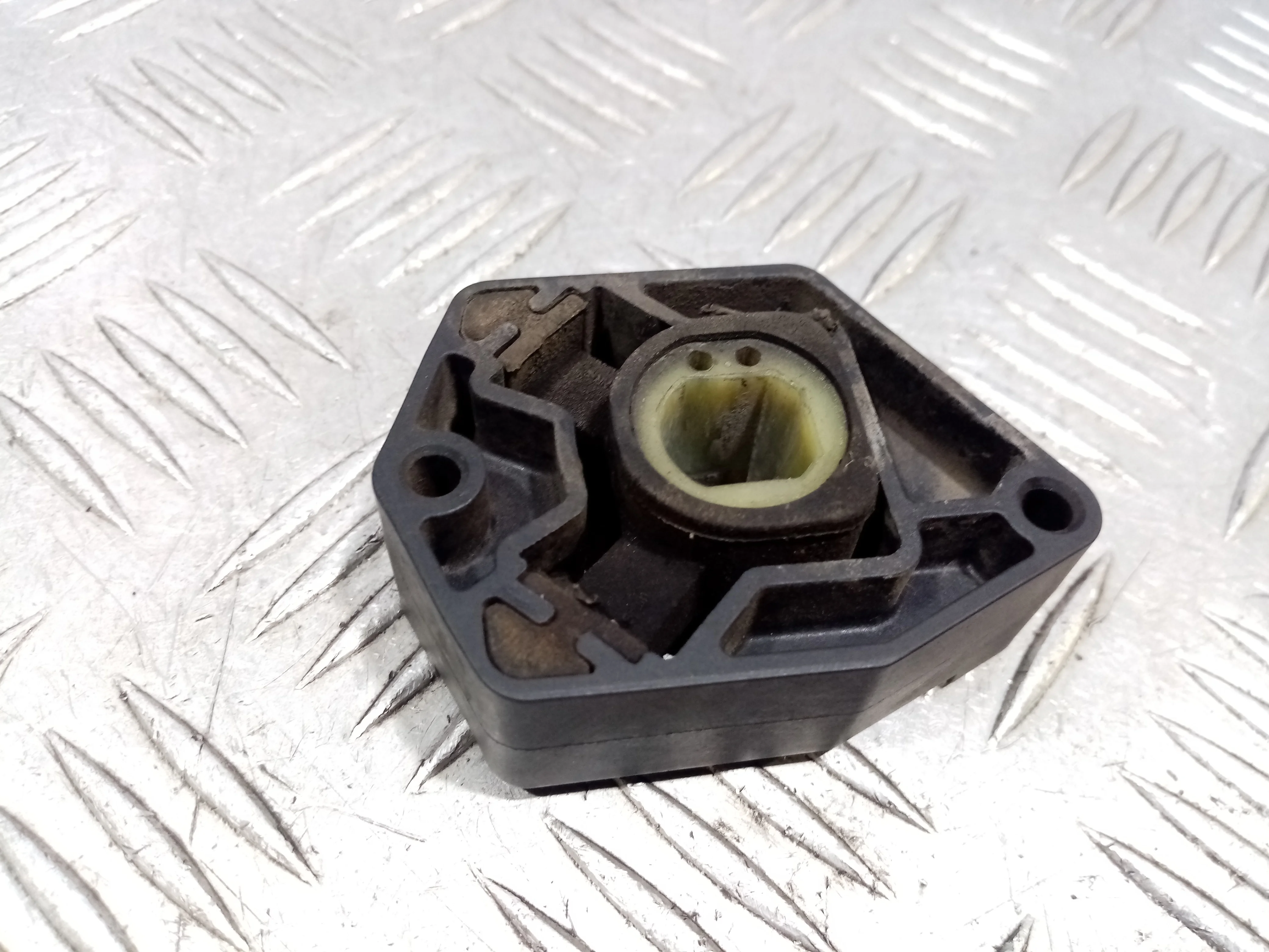 [Б/У] Кронштейн радиатора нижний [Код: 00468776 ]