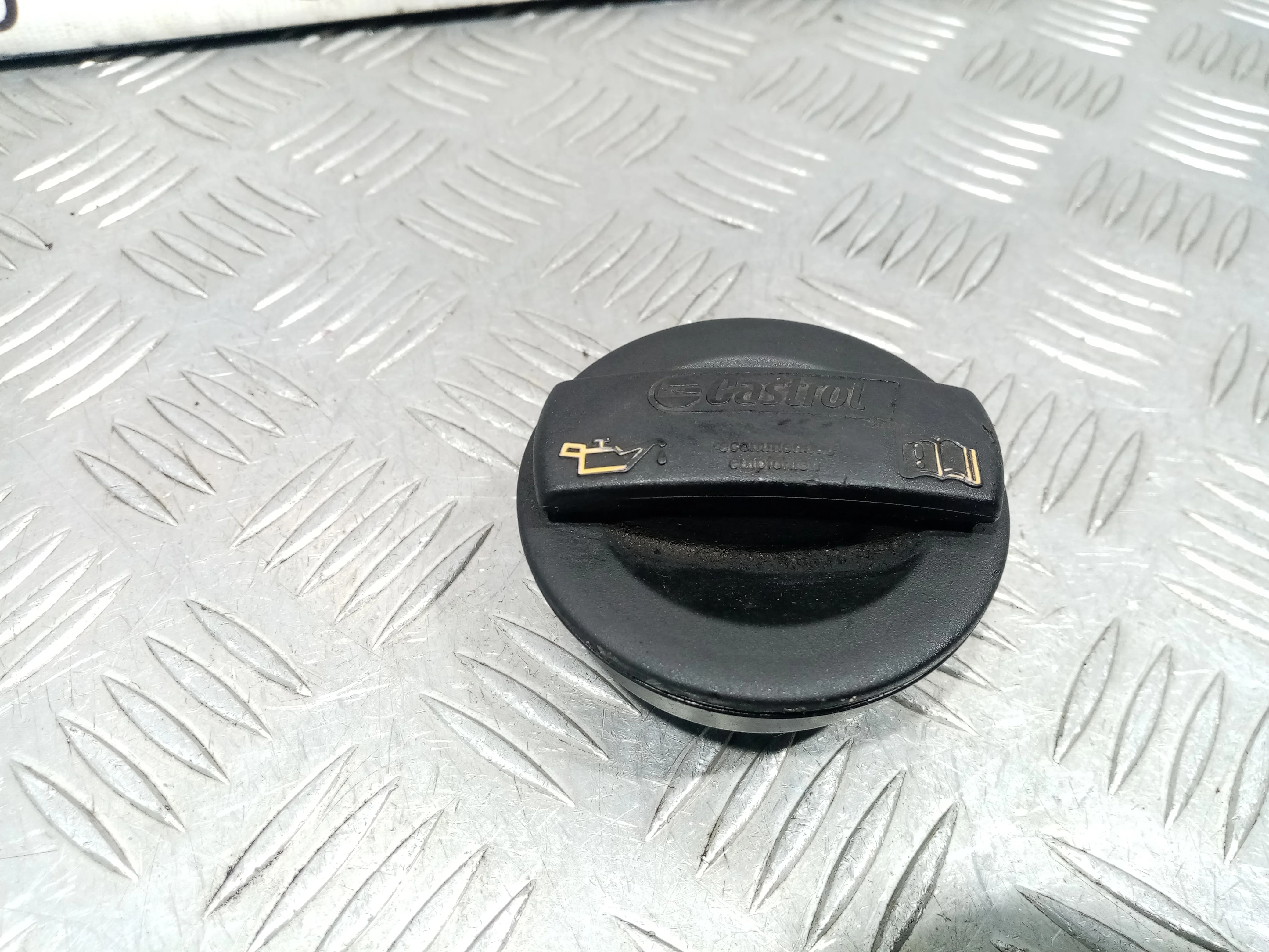 [Б/У] Крышка маслозаливной горловины [Код: 00404481 ]