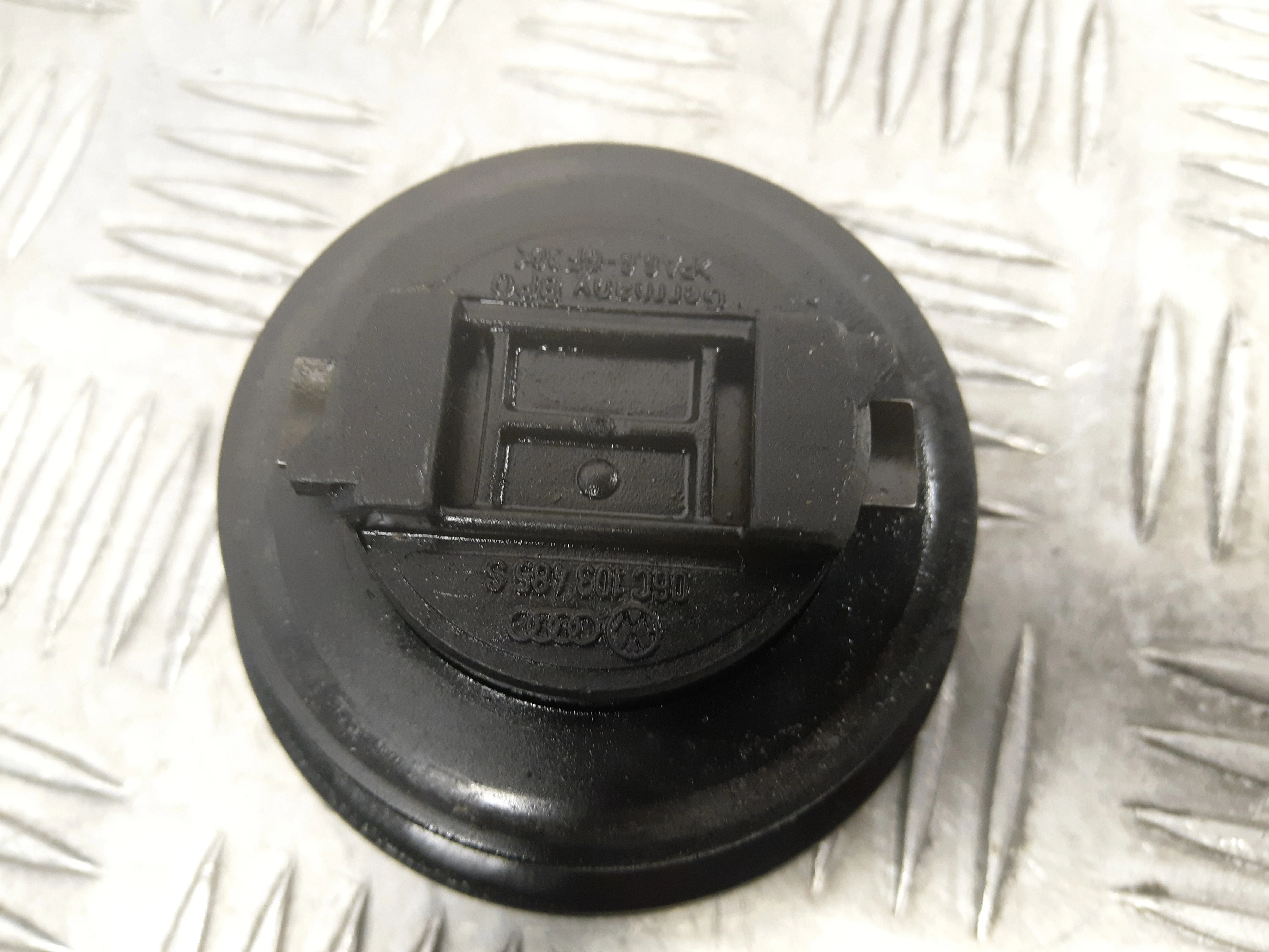 [Б/У] Крышка маслозаливной горловины VAG [Код: 00340936 ]