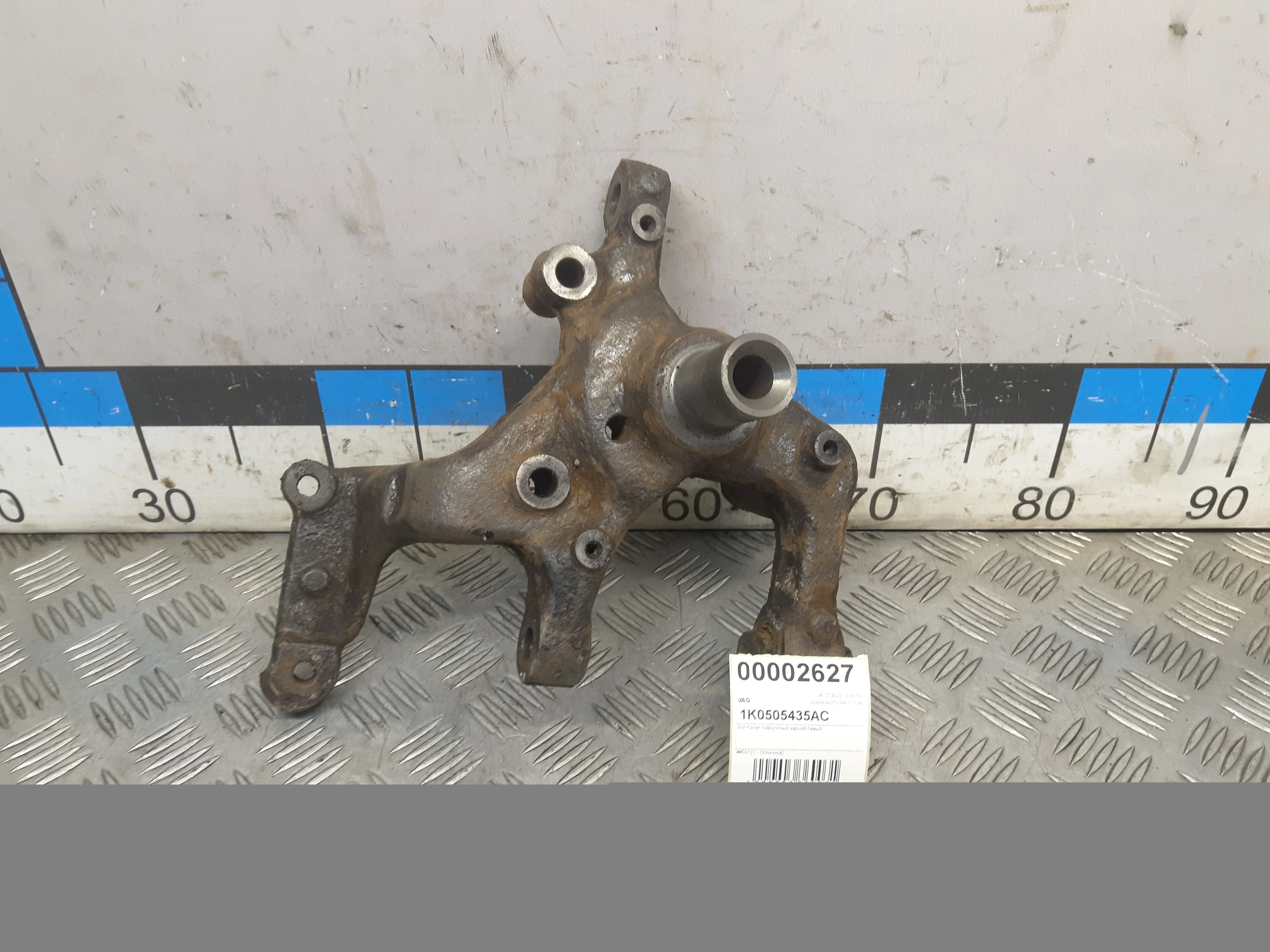 [Б/У] Кулак поворотный задний левый - Отличное состояние. [Код: 00291276 ]