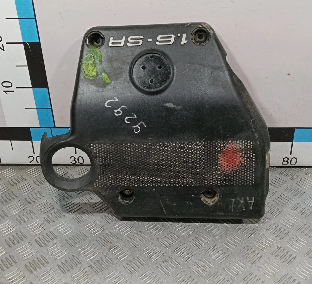 [Б/У] Накладка двигателя декоративная VW Golf IV/Bora [Код: 00390405 ]