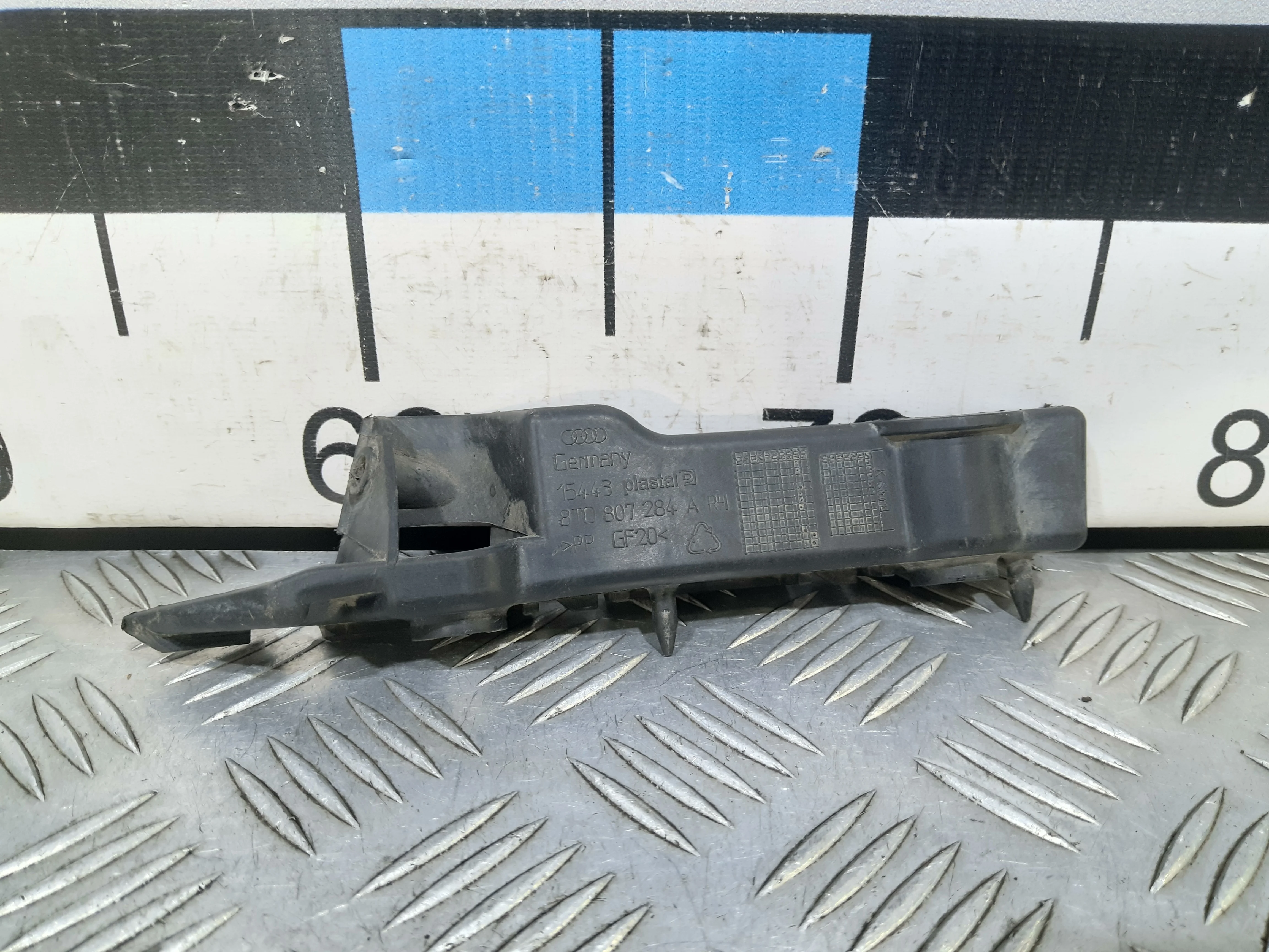 [Б/У] Направляющ бампера прав [Код: 00459140 ]