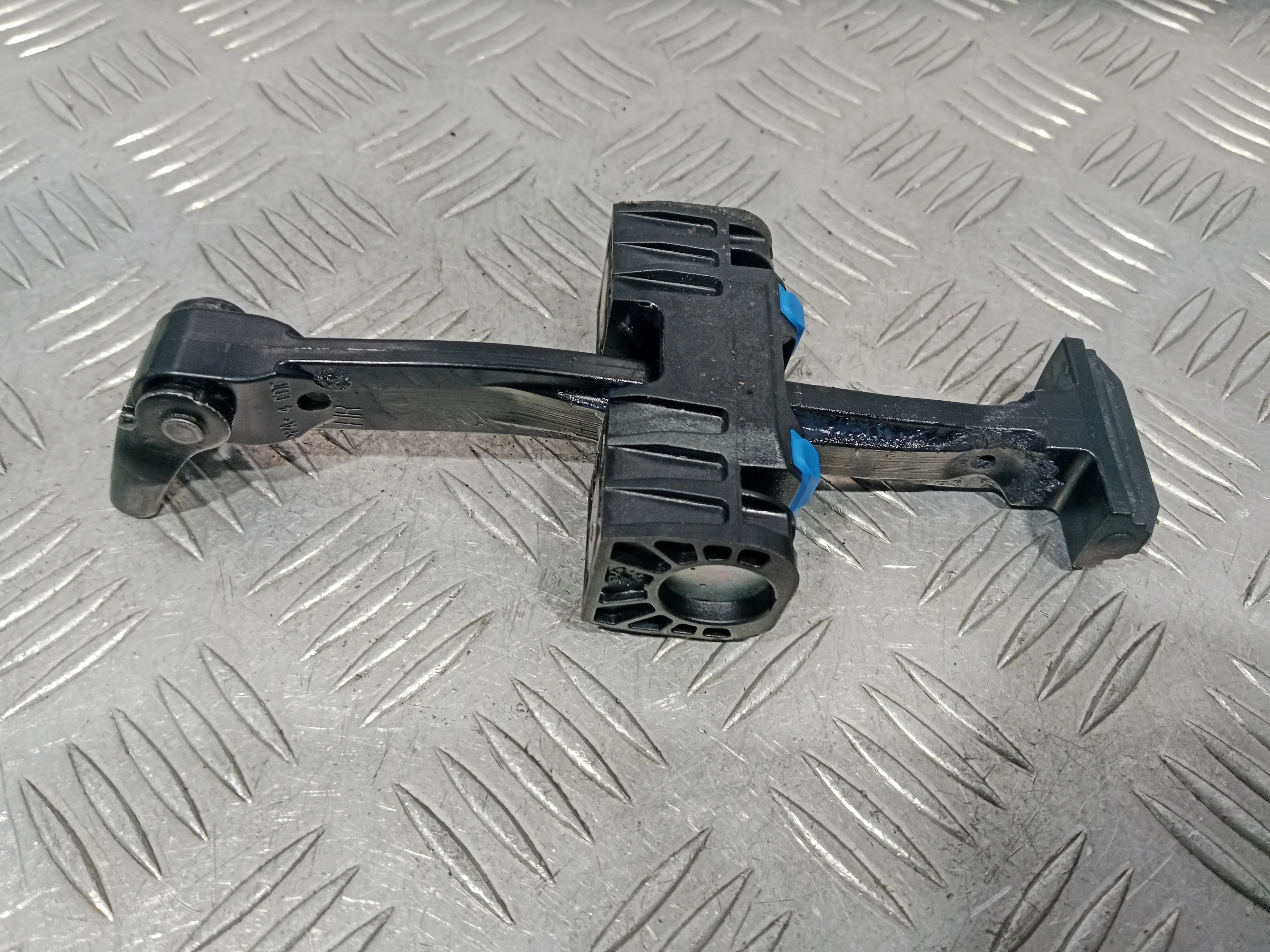 [Б/У] Ограничитель задней двери Audi A8 2010-2018 [Код: 00489660 ]