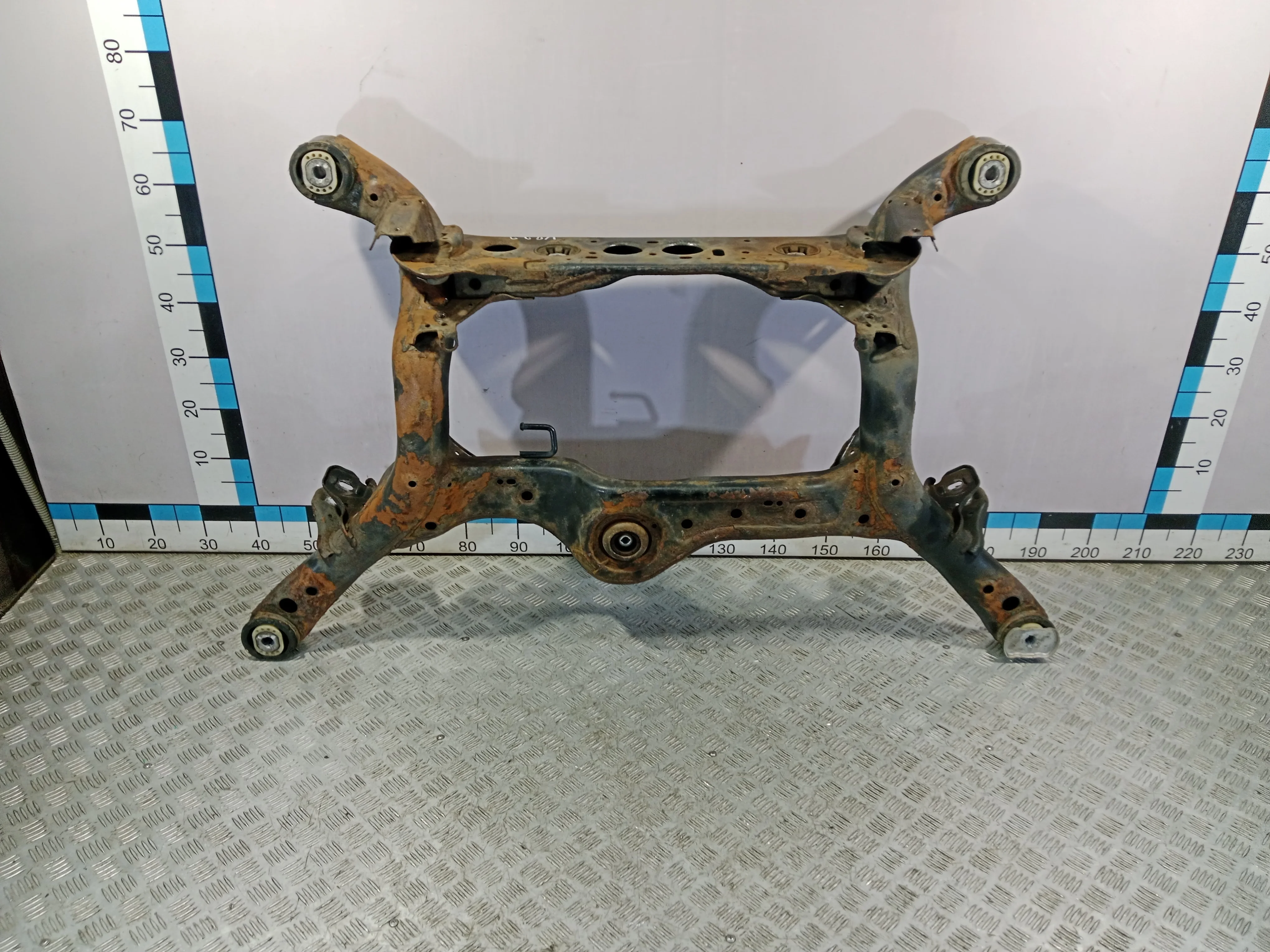 [Б/У] Подрамник задний Audi A8 2010-2018 - Приварена гайка крепления заднего рычага [Код: 00492571 ]