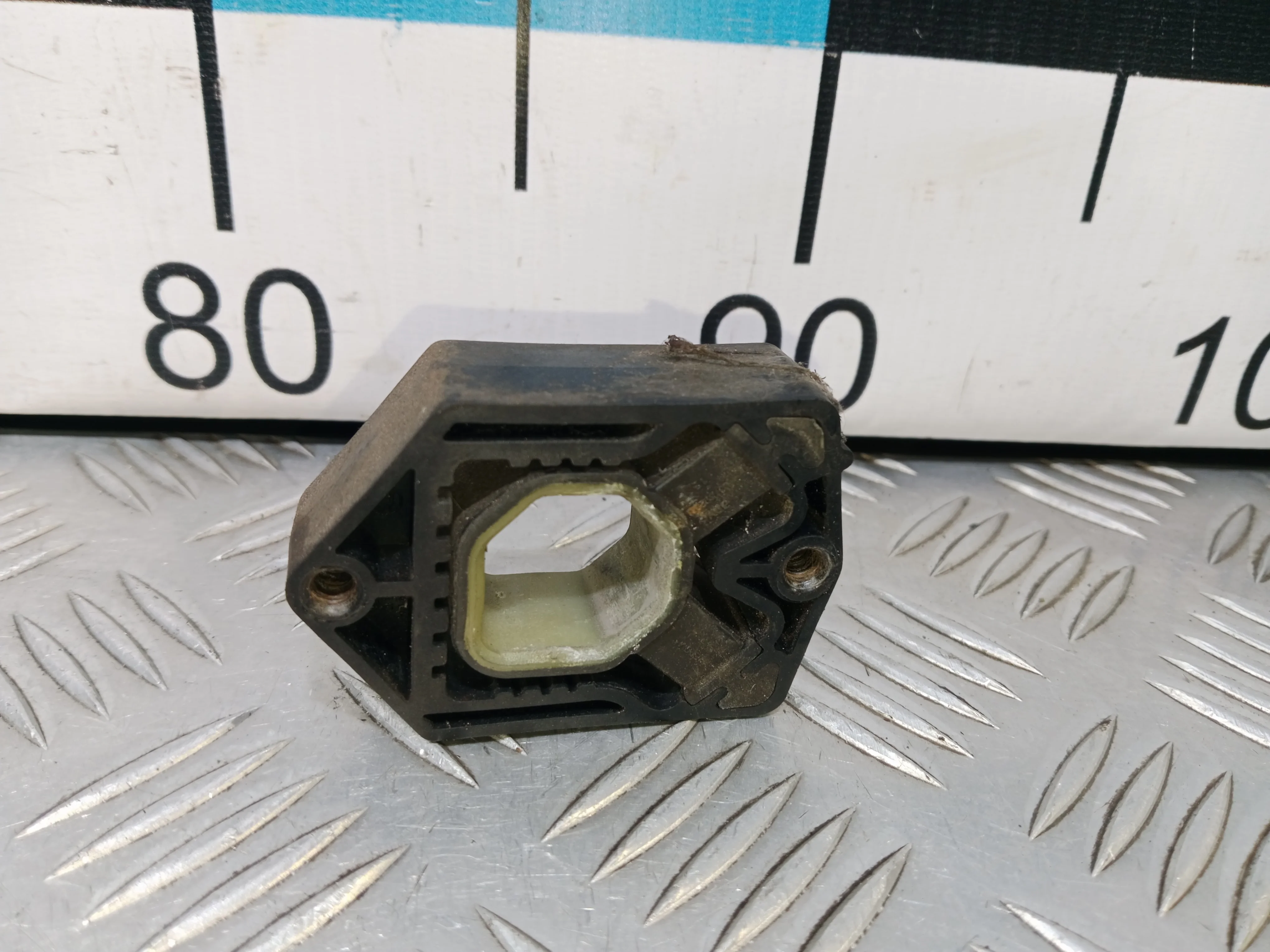 [Б/У] Подушка радиатора верхняя VAG [Код: 00470148 ]