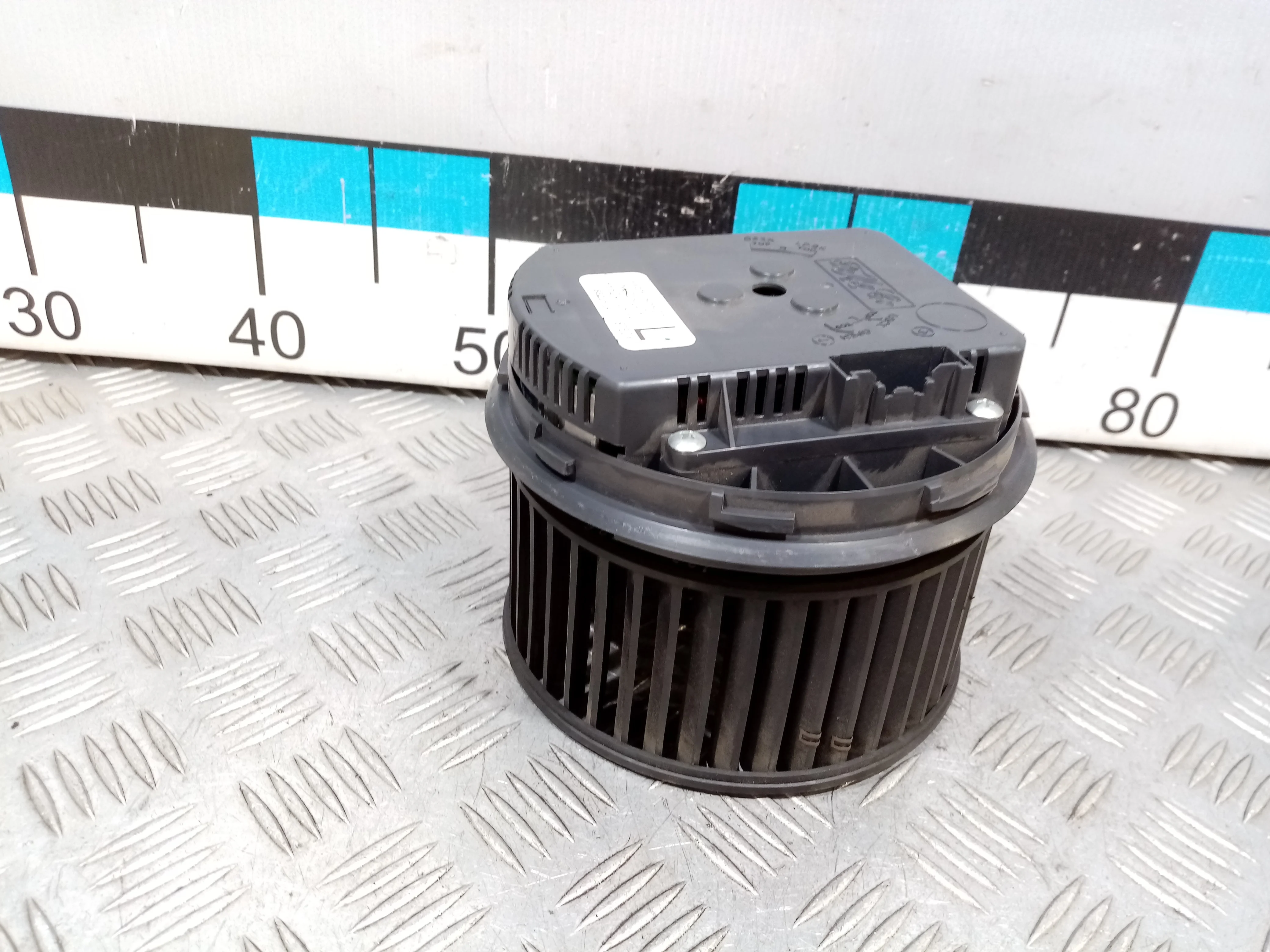 [Б/У] Моторчик отопителя [Код: 00505376 ]